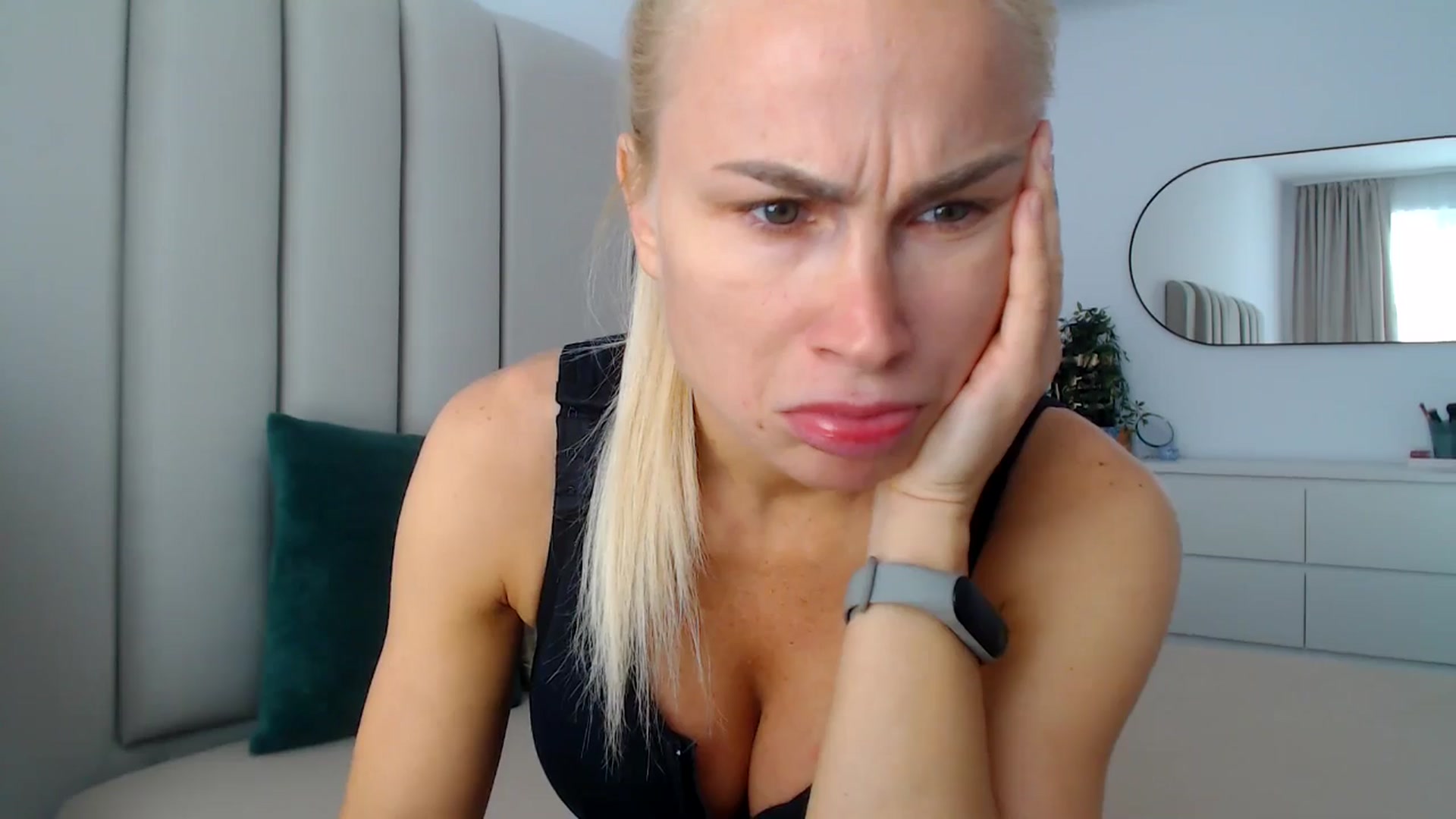 Gallery image thumbnail from Hrystina_'s myfreecams stream on, 10/21/2024, 12:15 image 6 of 20