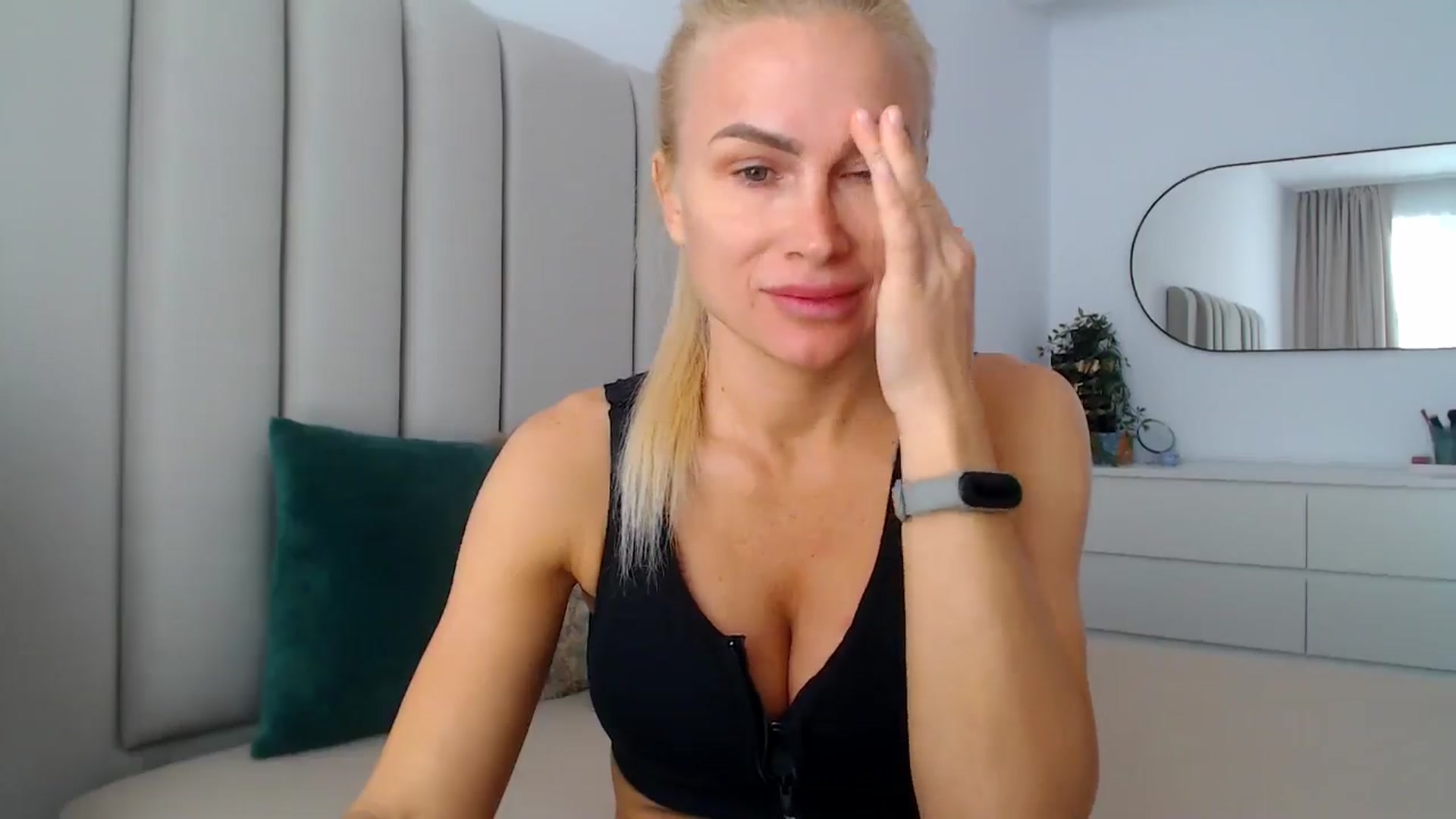 Gallery image thumbnail from Hrystina_'s myfreecams stream on, 10/21/2024, 12:15 image 8 of 20