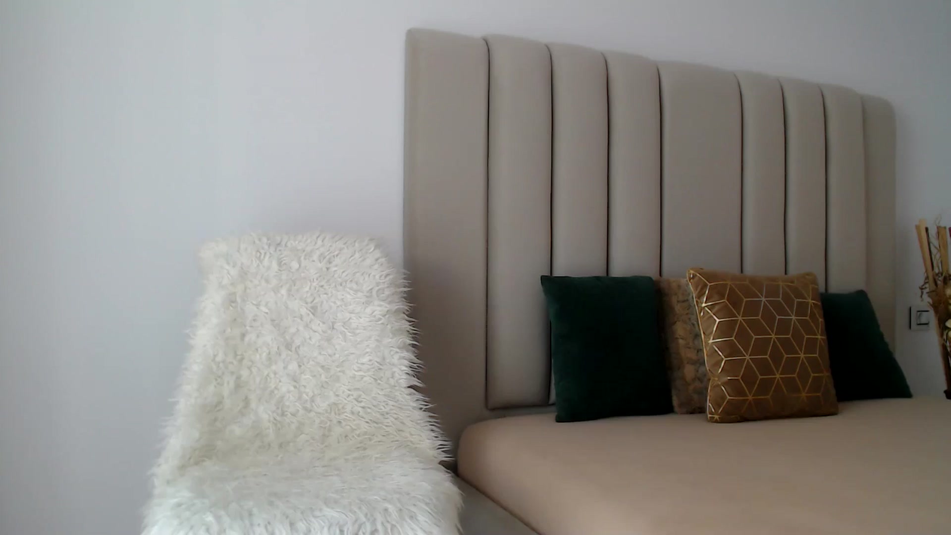 Gallery image thumbnail from Hrystina_'s myfreecams stream on, 10/21/2024, 15:52 image 9 of 20
