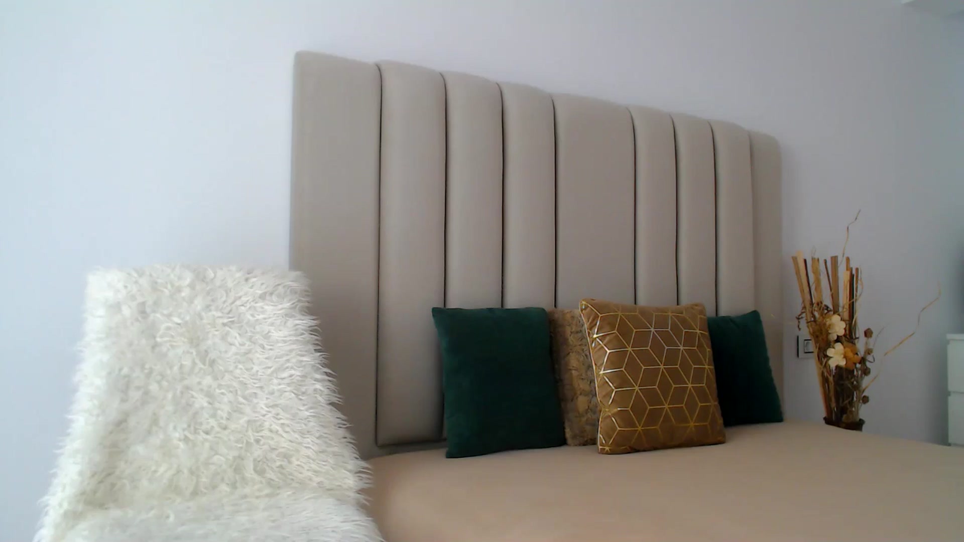 Gallery image thumbnail from Hrystina_'s myfreecams stream on, 10/22/2024, 14:37 image 10 of 20