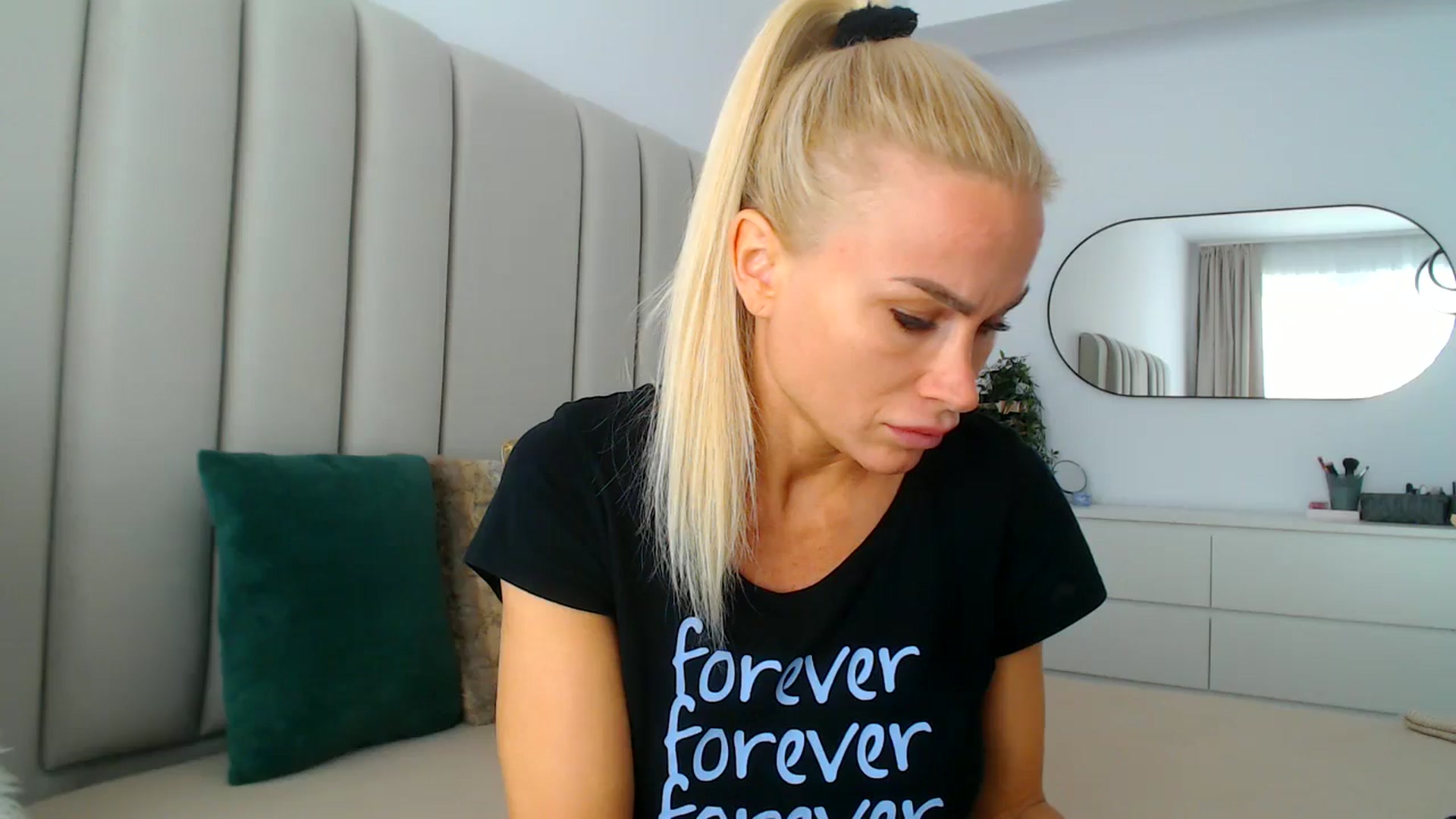 Gallery image thumbnail from Hrystina_'s myfreecams stream on, 10/22/2024, 14:37 image 5 of 20