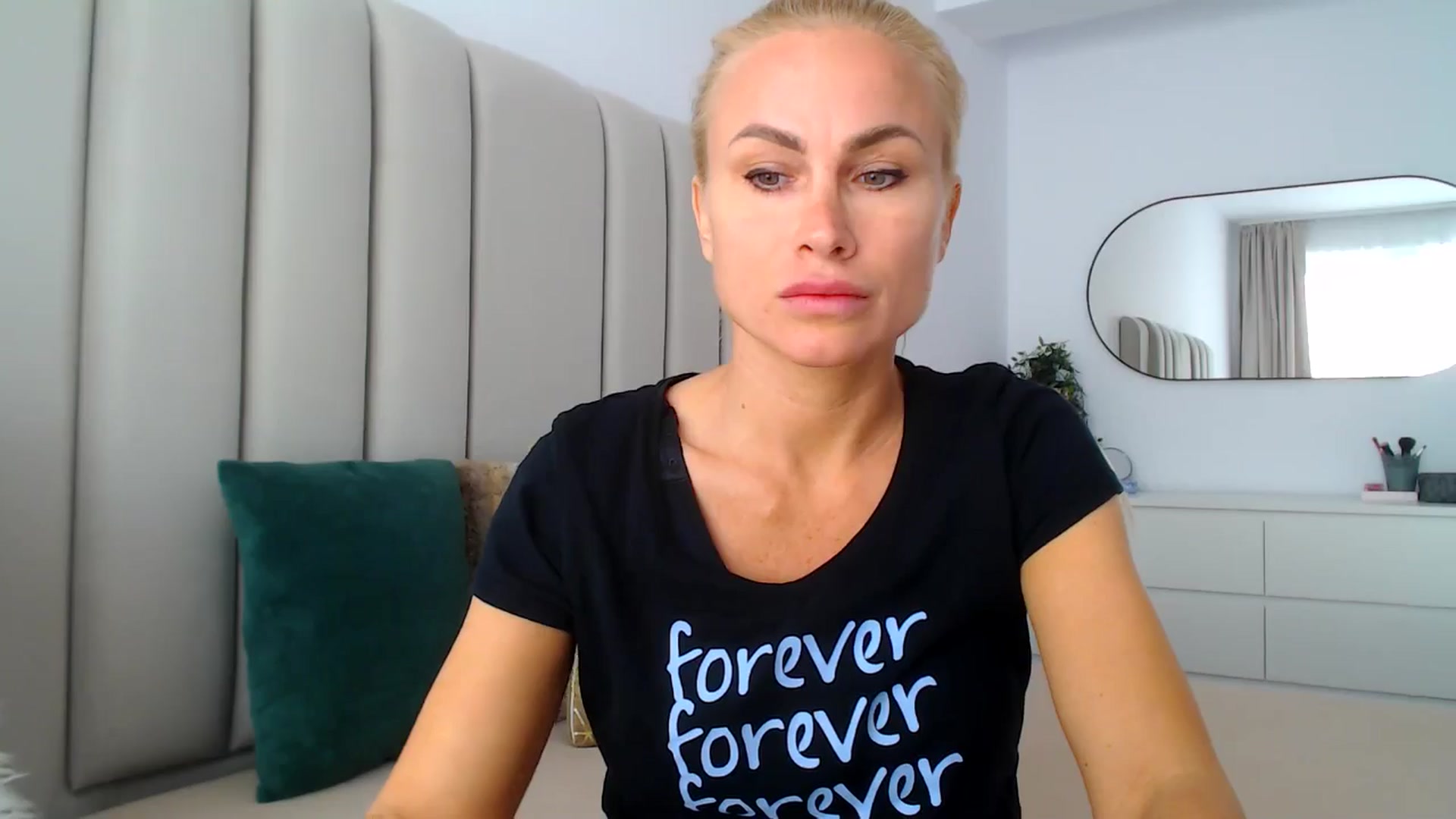 Gallery image thumbnail from Hrystina_'s myfreecams stream on, 10/22/2024, 14:37 image 8 of 20