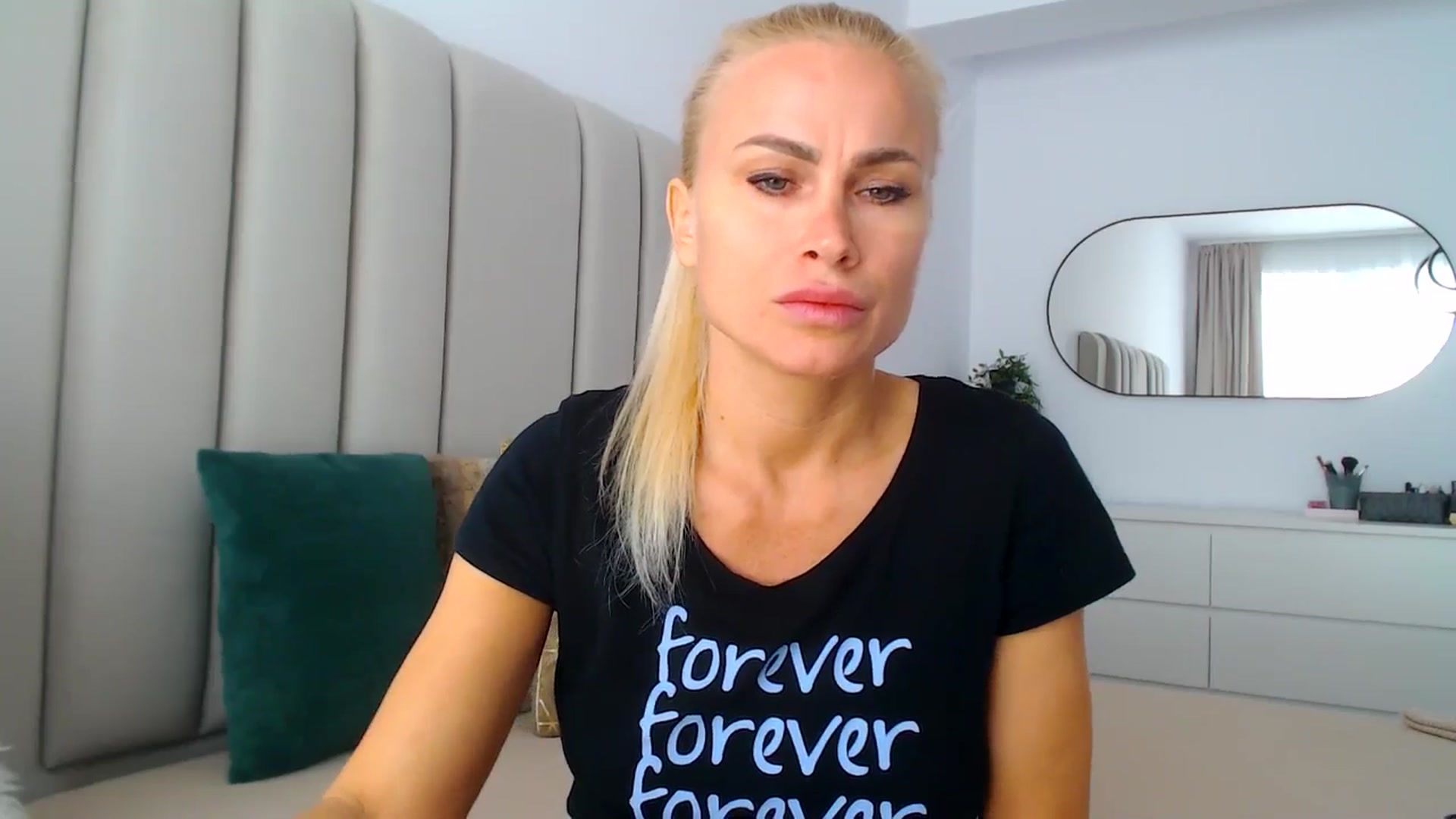 Gallery image thumbnail from Hrystina_'s myfreecams stream on, 10/22/2024, 14:37 image 4 of 20