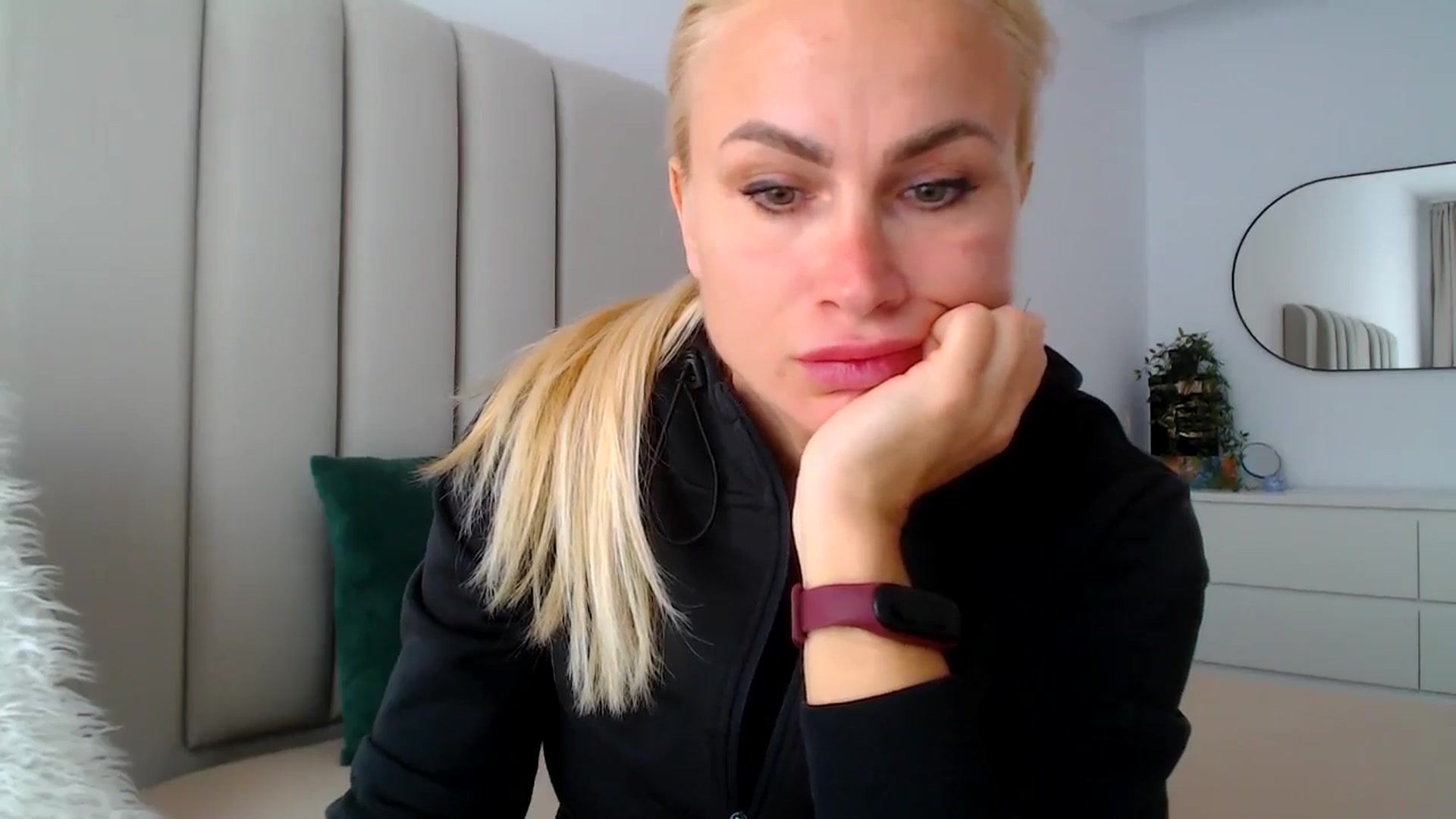 Gallery image thumbnail from Hrystina_'s myfreecams stream on, 10/22/2024, 14:37 image 18 of 20