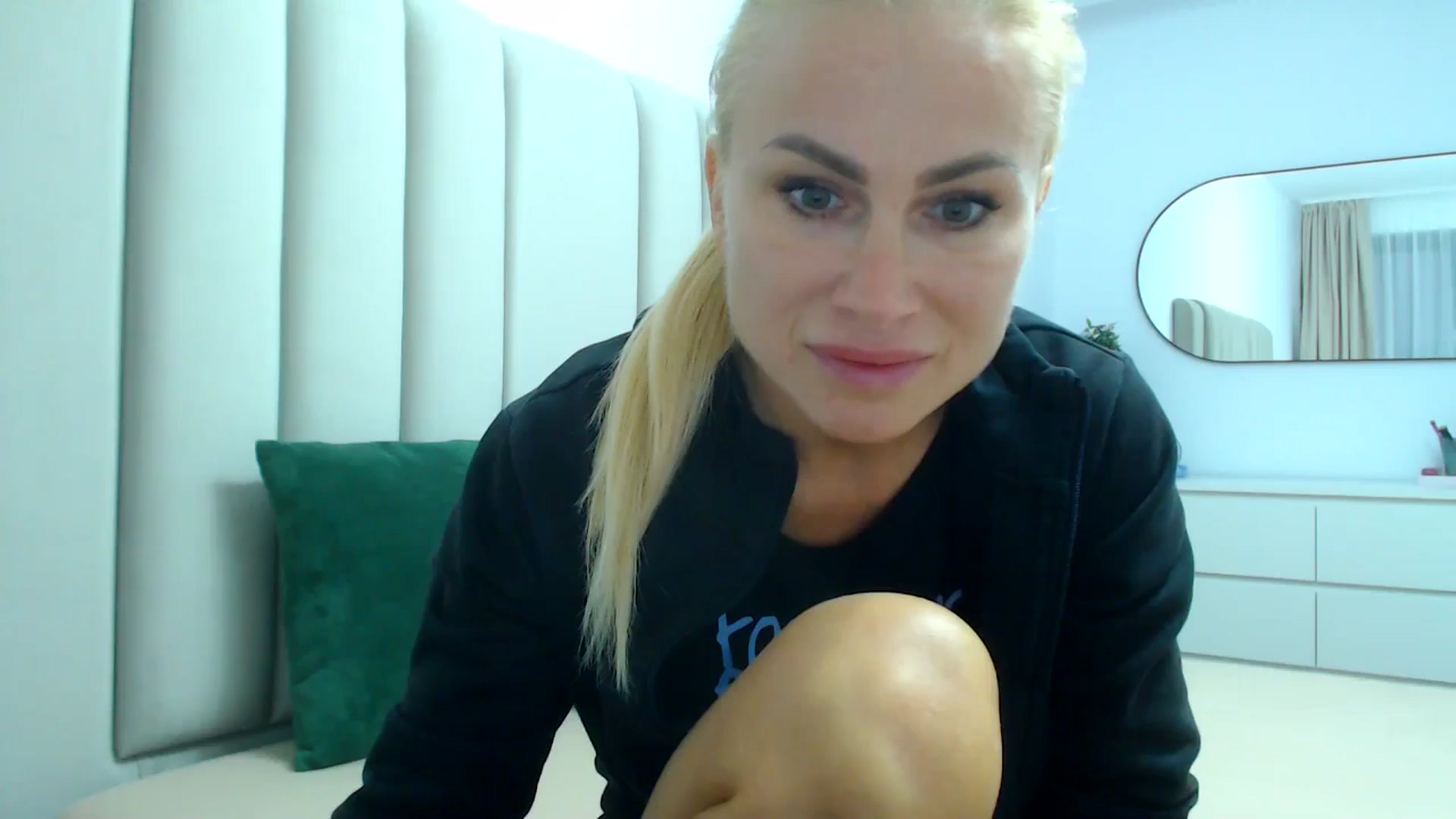 Gallery image thumbnail from Hrystina_'s myfreecams stream on, 10/22/2024, 15:56 image 14 of 20