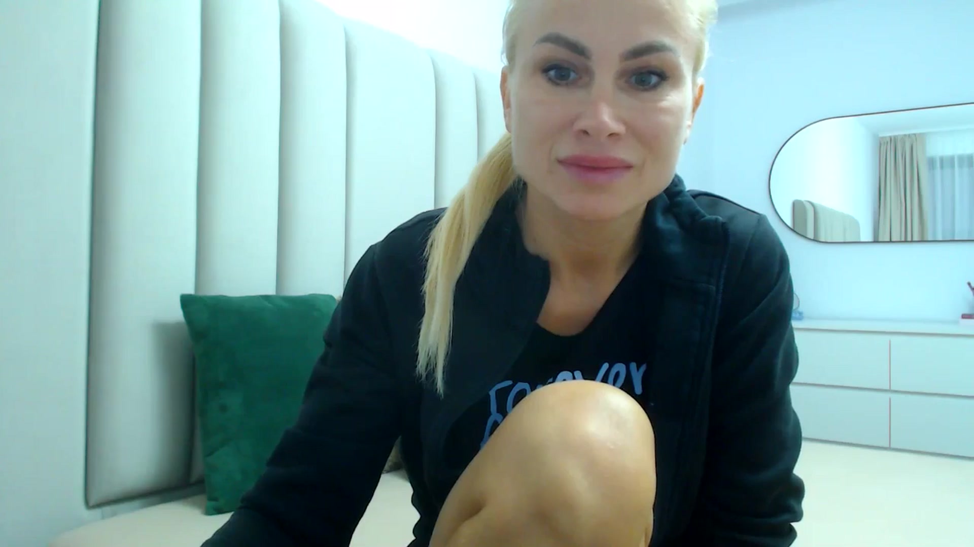 Gallery image thumbnail from Hrystina_'s myfreecams stream on, 10/22/2024, 15:56 image 13 of 20