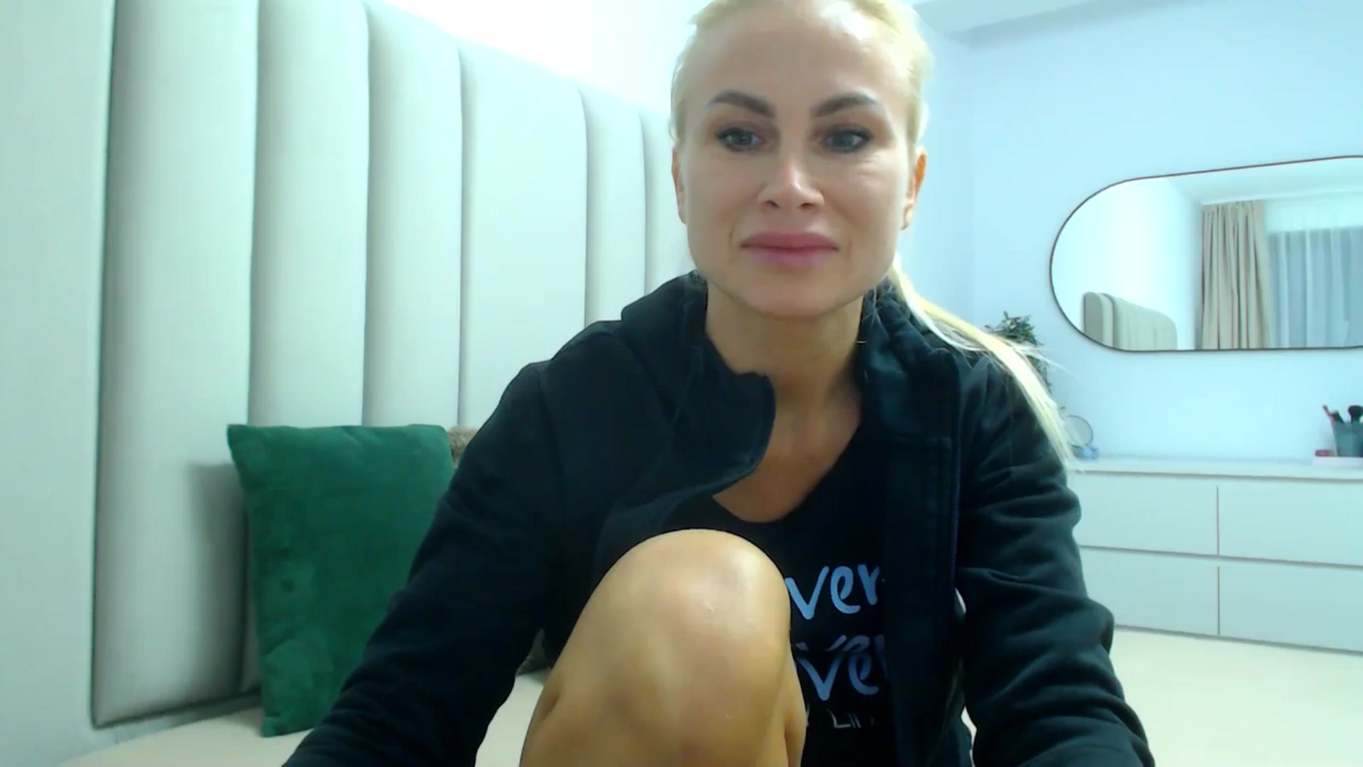 Gallery image thumbnail from Hrystina_'s myfreecams stream on, 10/22/2024, 15:56 image 18 of 20
