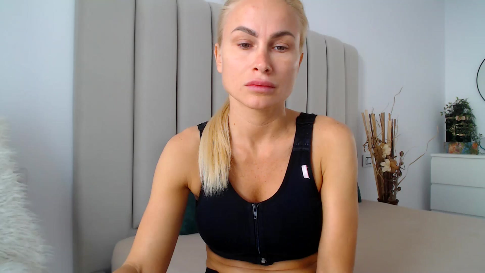 Gallery image thumbnail from Hrystina_'s myfreecams stream on, 10/23/2024, 15:57 image 8 of 20