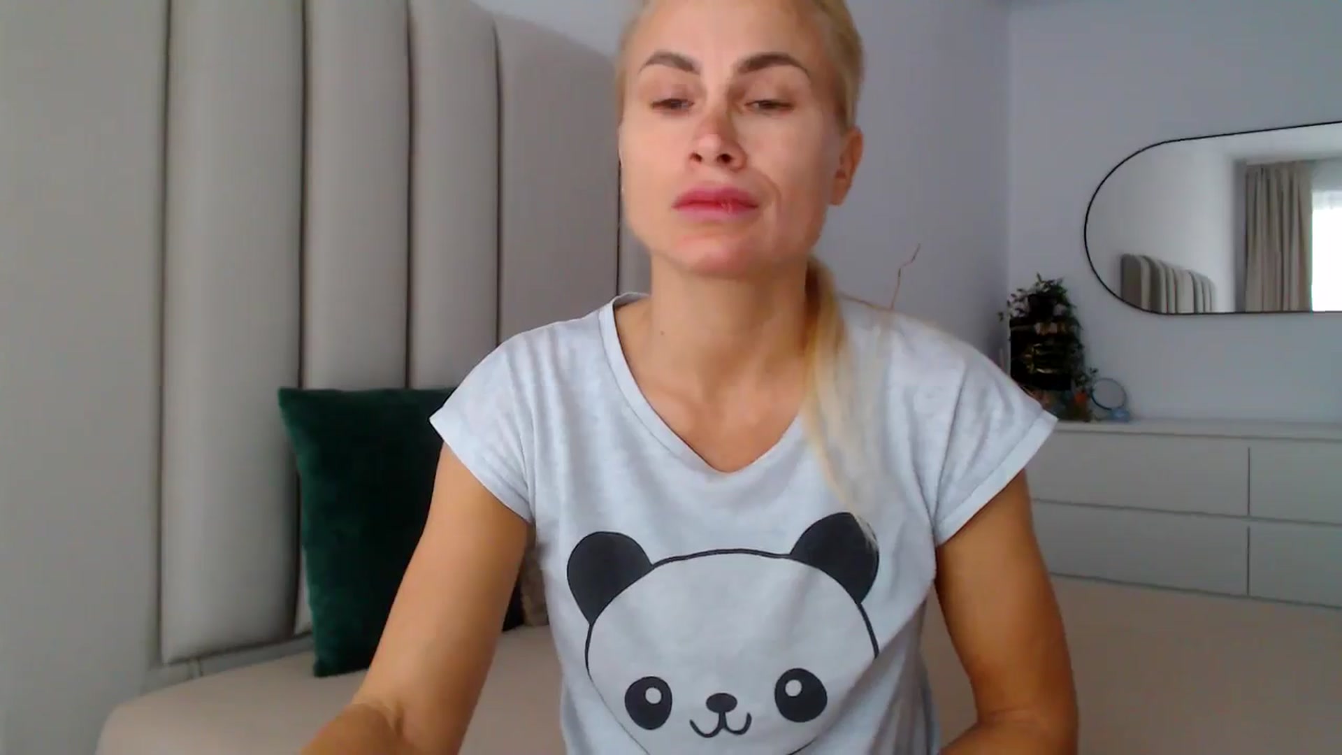 Gallery image thumbnail from Hrystina_'s myfreecams stream on, 10/23/2024, 15:57 image 16 of 20