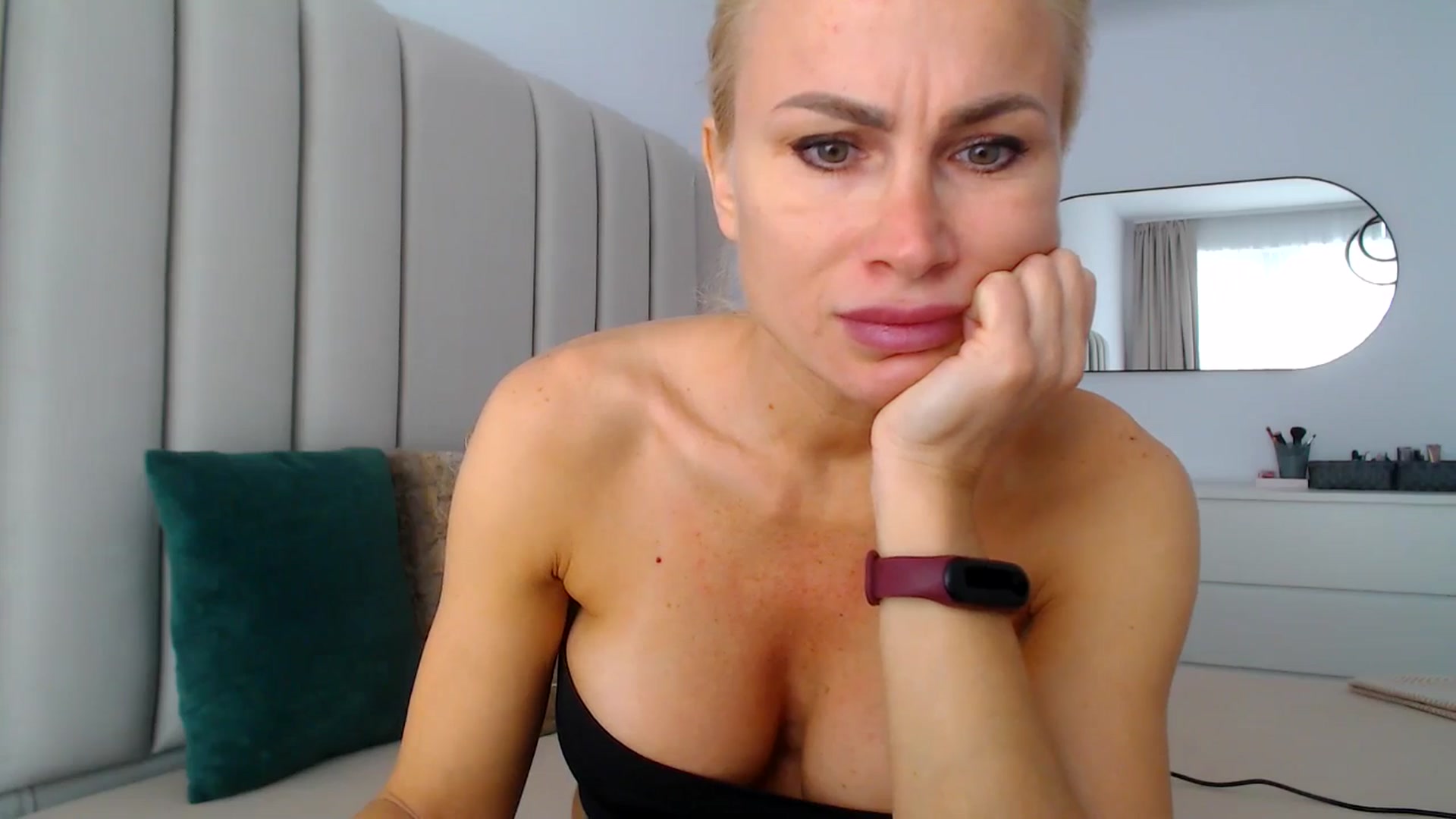 Gallery image thumbnail from Hrystina_'s myfreecams stream on, 10/24/2024, 11:33 image 5 of 20