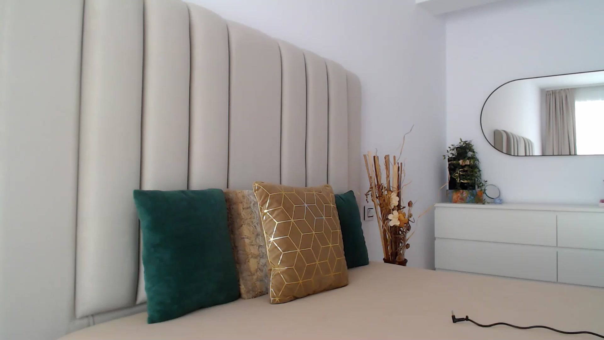 Gallery image thumbnail from Hrystina_'s myfreecams stream on, 10/24/2024, 11:33 image 17 of 20