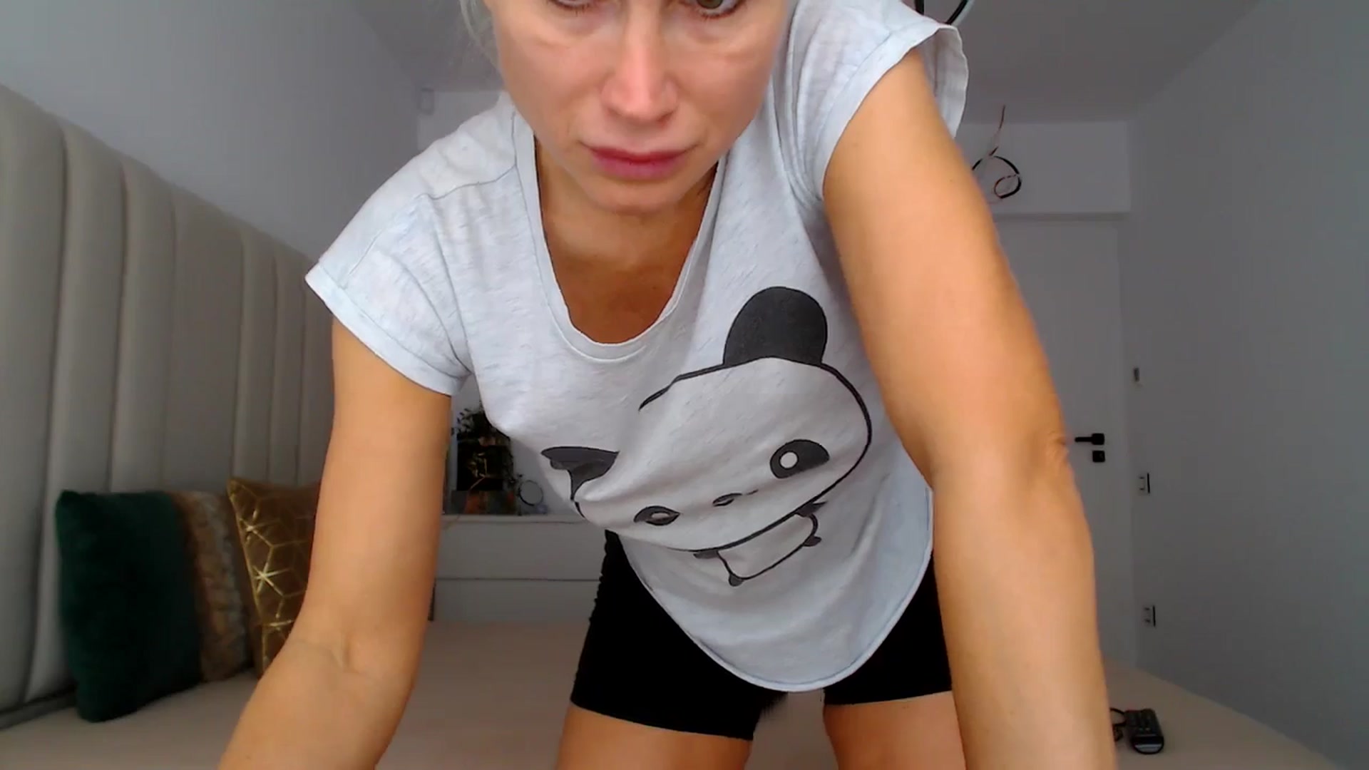 Gallery image thumbnail from Hrystina_'s myfreecams stream on, 10/24/2024, 14:33 image 6 of 20