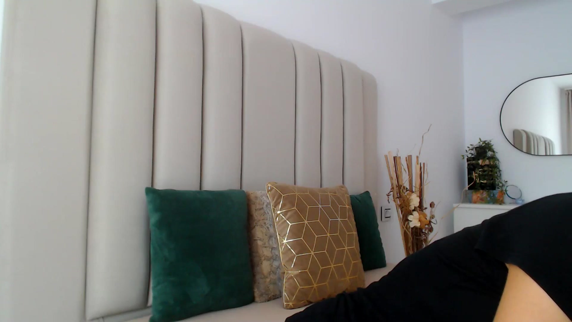 Gallery image thumbnail from Hrystina_'s myfreecams stream on, 10/25/2024, 15:01 image 16 of 20