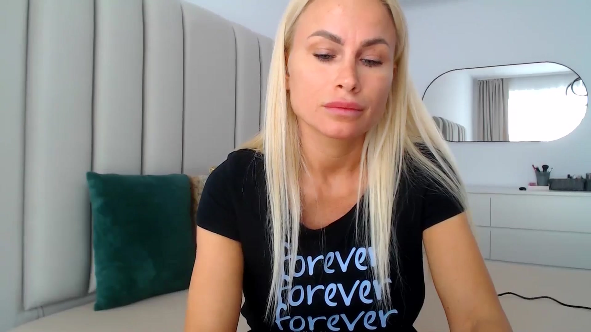 Gallery image thumbnail from Hrystina_'s myfreecams stream on, 10/25/2024, 15:01 image 3 of 20