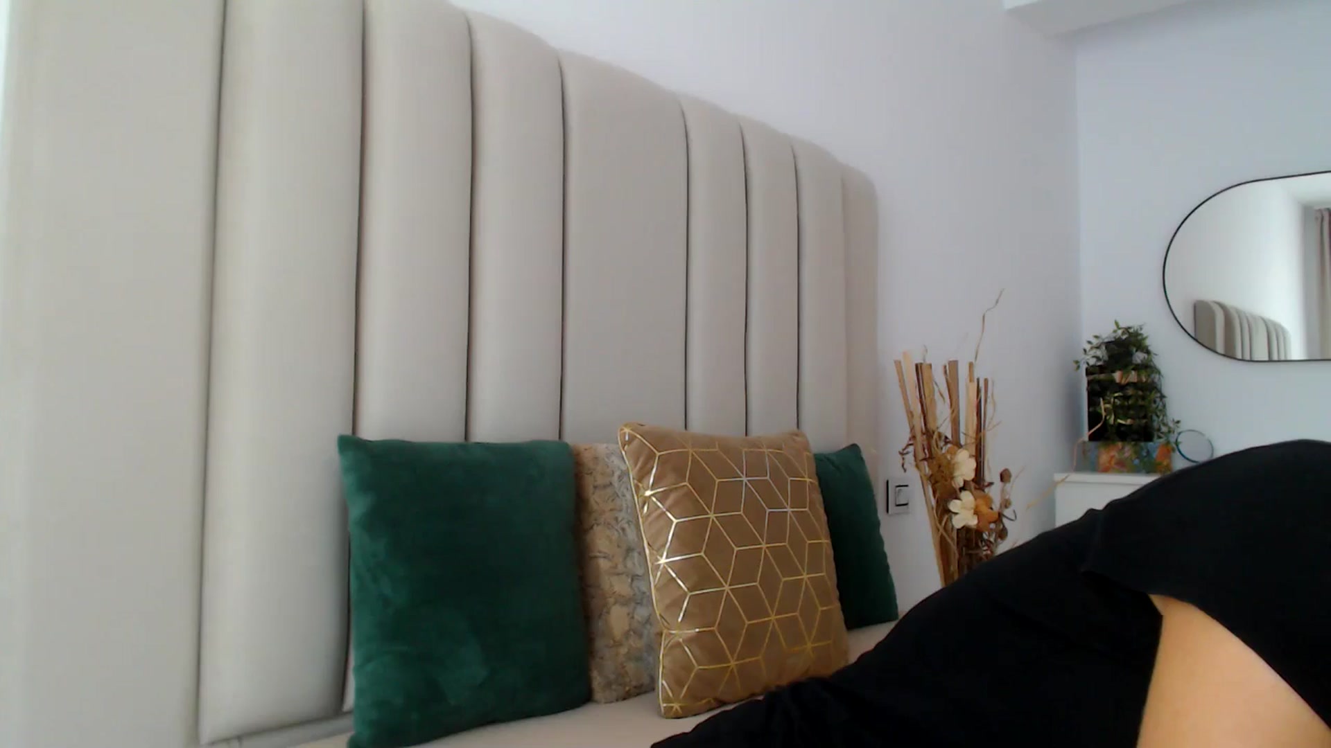 Gallery image thumbnail from Hrystina_'s myfreecams stream on, 10/25/2024, 15:01 image 17 of 20