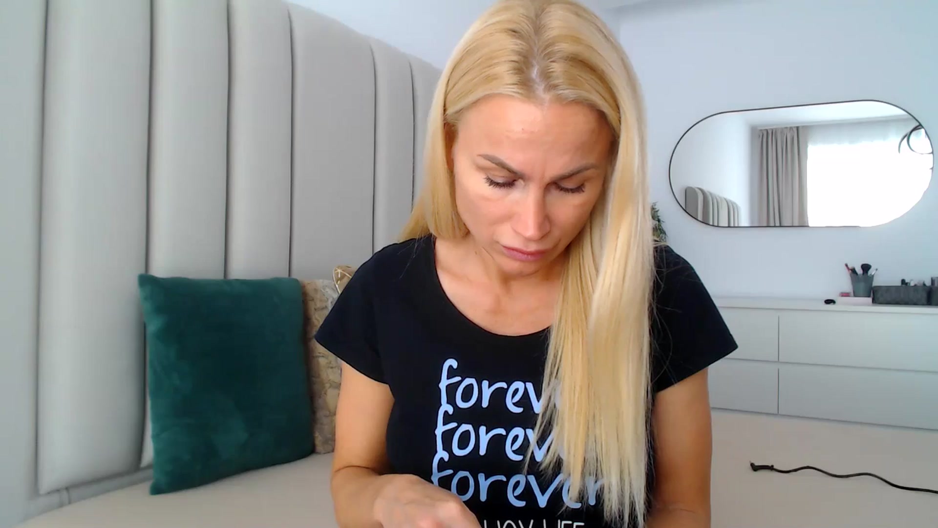 Gallery image thumbnail from Hrystina_'s myfreecams stream on, 10/25/2024, 15:01 image 2 of 20
