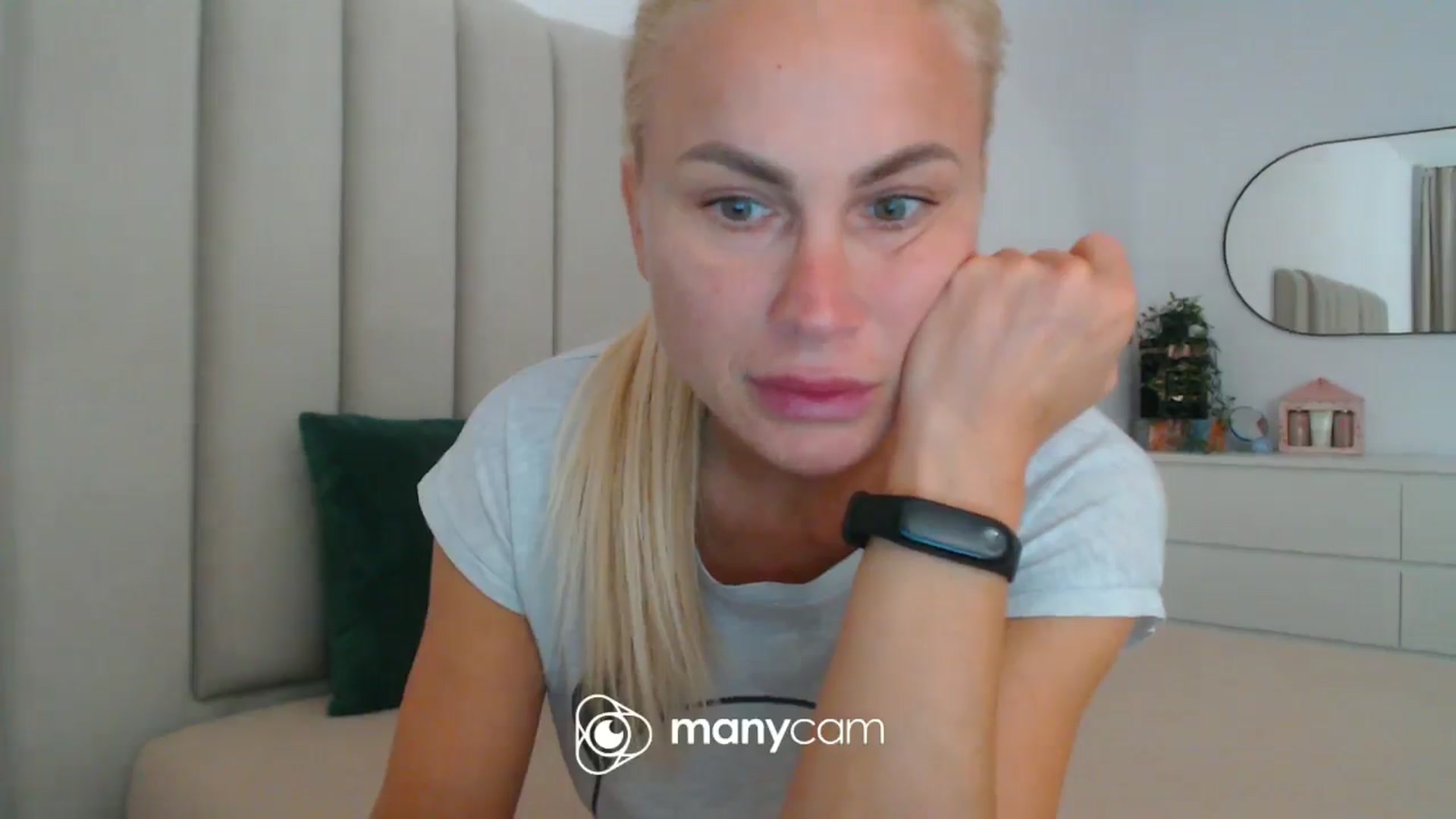 Gallery image thumbnail from Hrystina_'s myfreecams stream on, 10/30/2024, 16:55 image 15 of 20