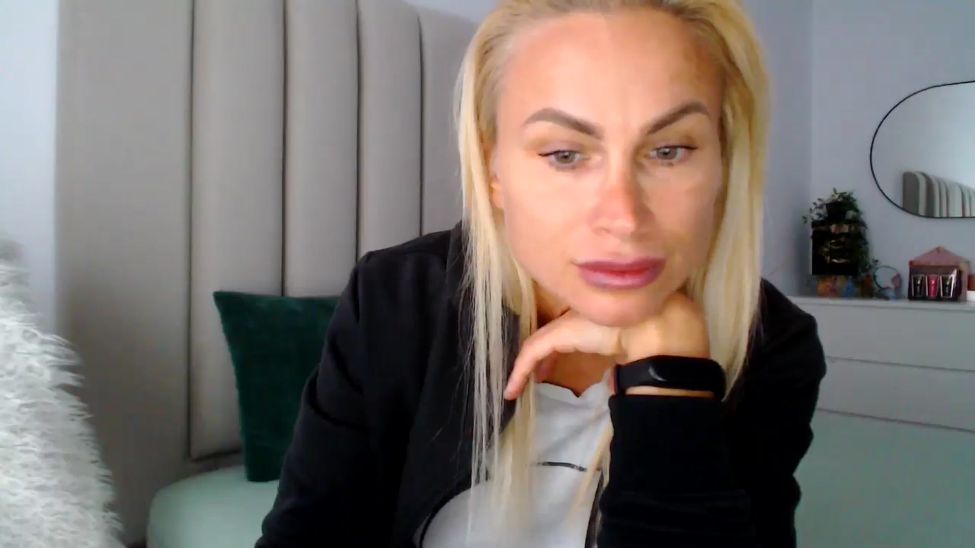 Gallery image thumbnail from Hrystina_'s myfreecams stream on, 11/08/2024, 15:16 image 18 of 20