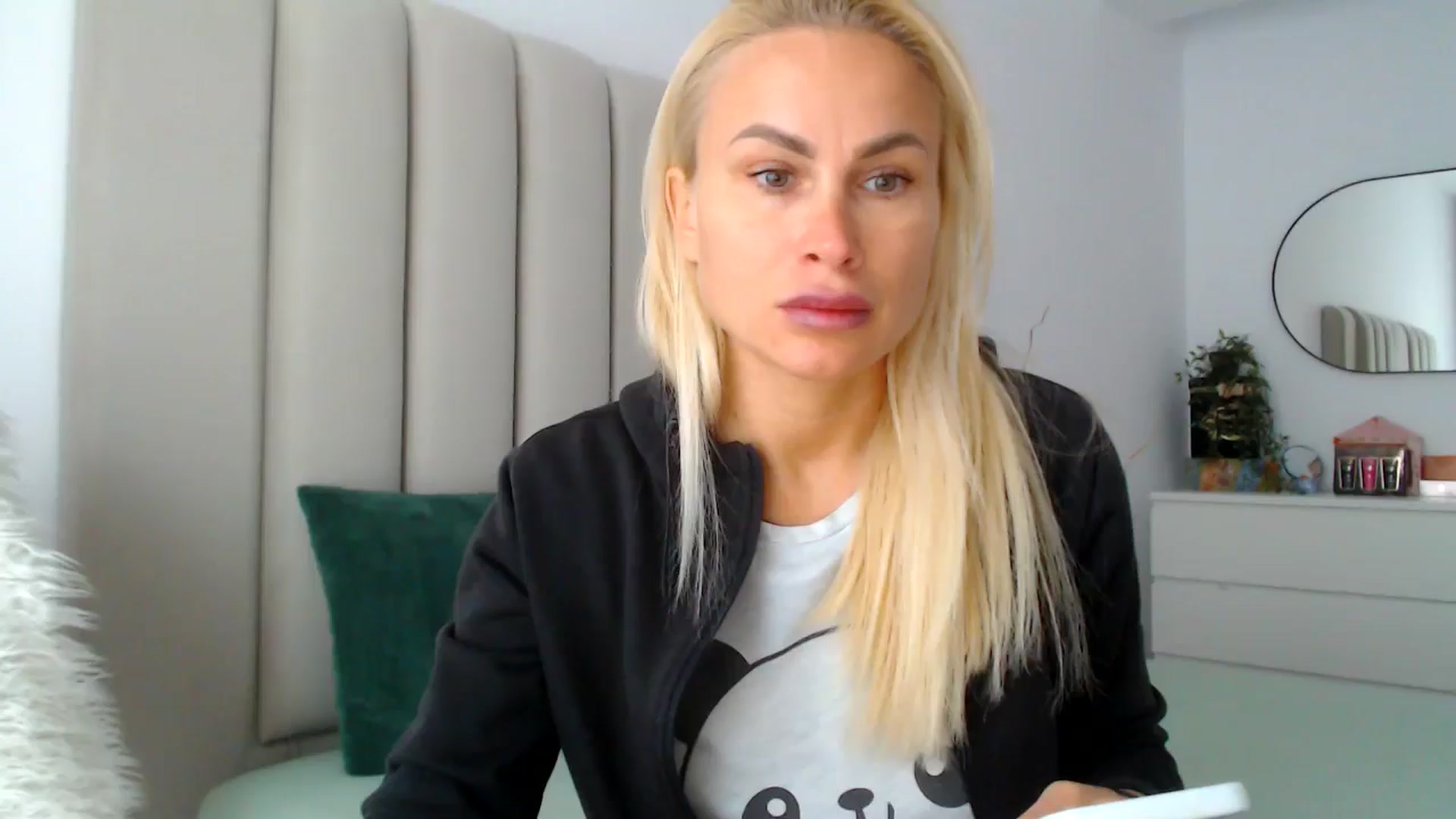 Gallery image thumbnail from Hrystina_'s myfreecams stream on, 11/08/2024, 15:16 image 15 of 20