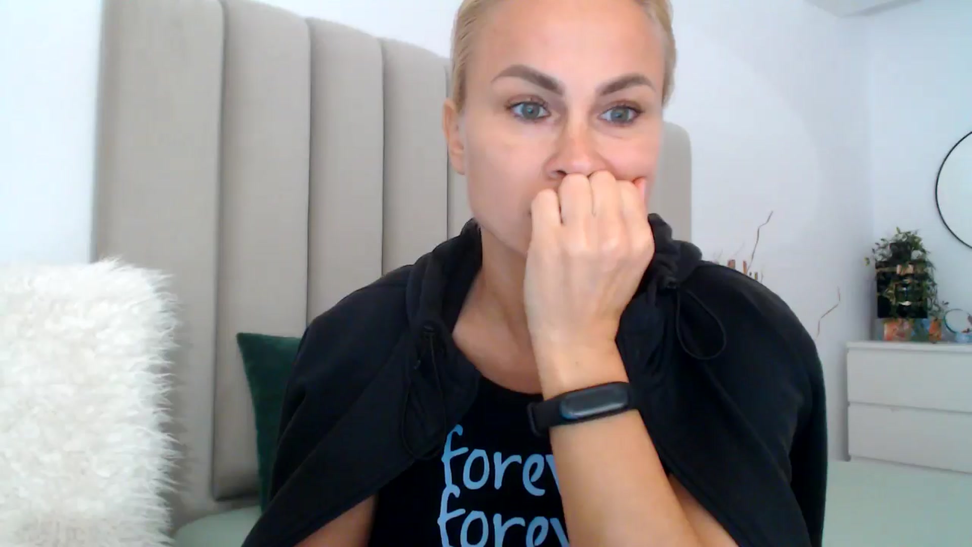 Gallery image thumbnail from Hrystina_'s myfreecams stream on, 11/12/2024, 16:10 image 18 of 20