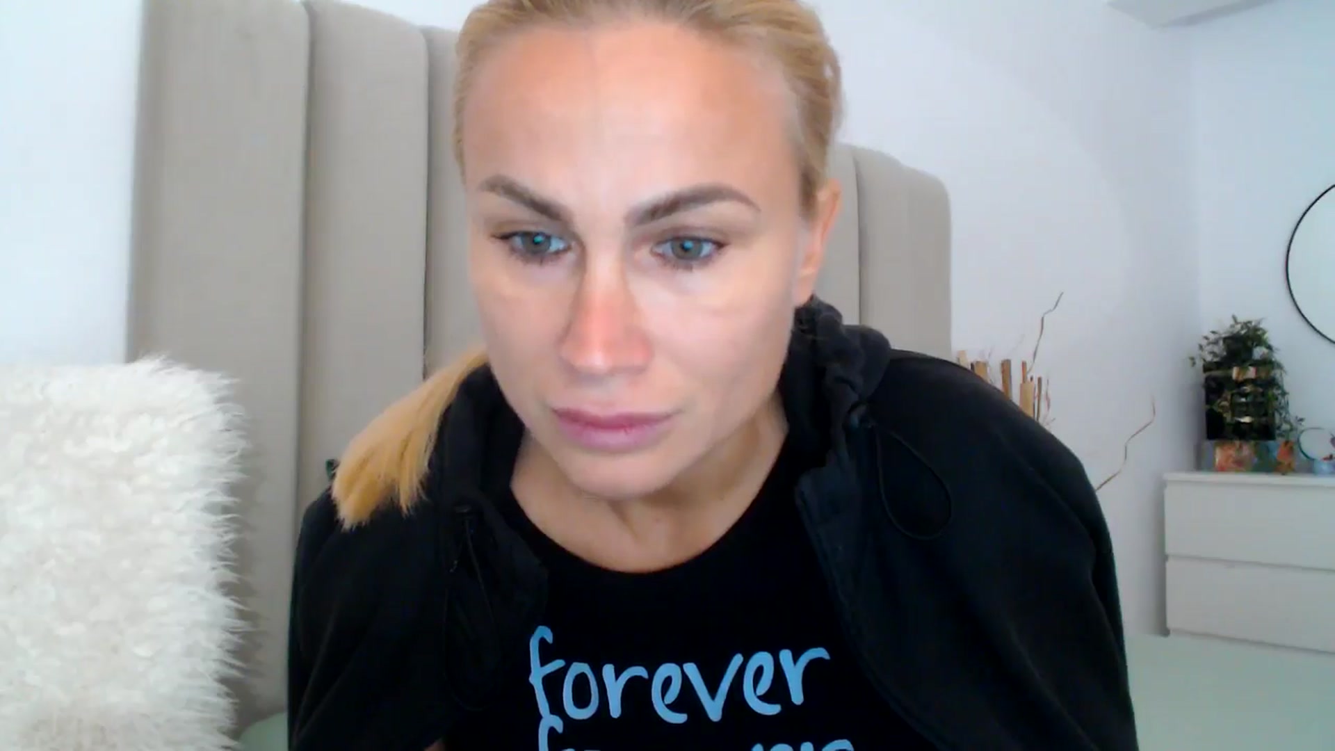 Gallery image thumbnail from Hrystina_'s myfreecams stream on, 11/12/2024, 16:10 image 17 of 20