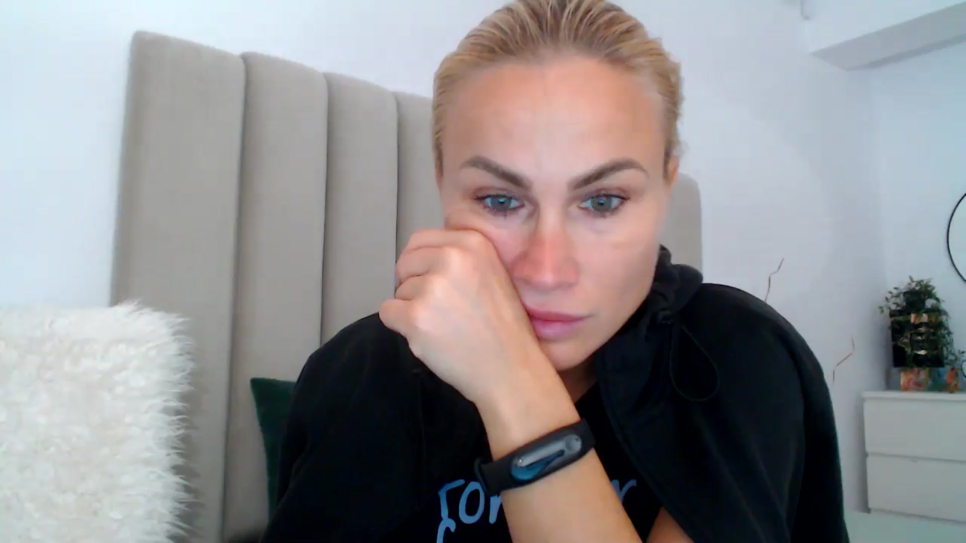 Gallery image thumbnail from Hrystina_'s myfreecams stream on, 11/12/2024, 16:10 image 16 of 20
