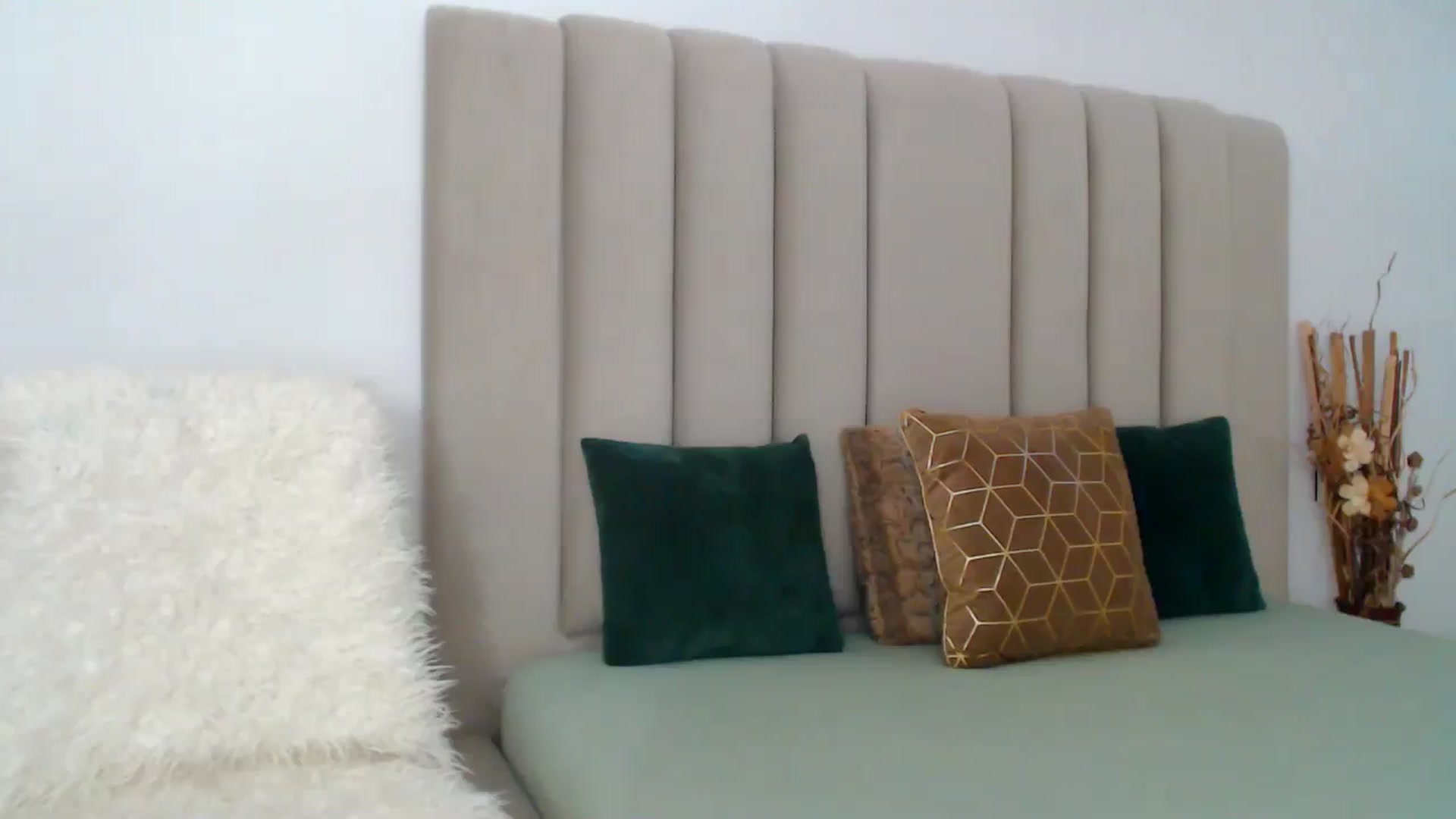 Gallery image thumbnail from Hrystina_'s myfreecams stream on, 11/13/2024, 16:11 image 18 of 20