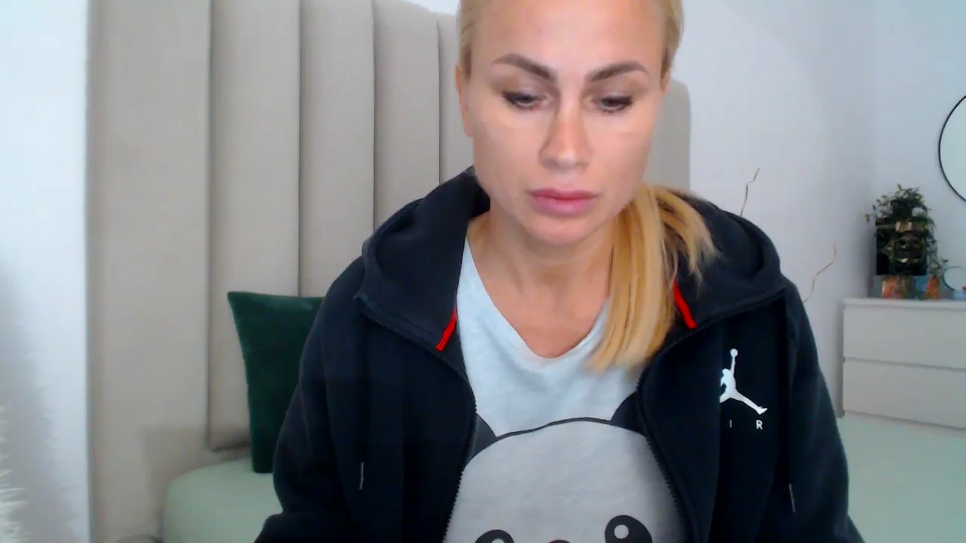 Gallery image thumbnail from Hrystina_'s myfreecams stream on, 11/13/2024, 16:11 image 19 of 20