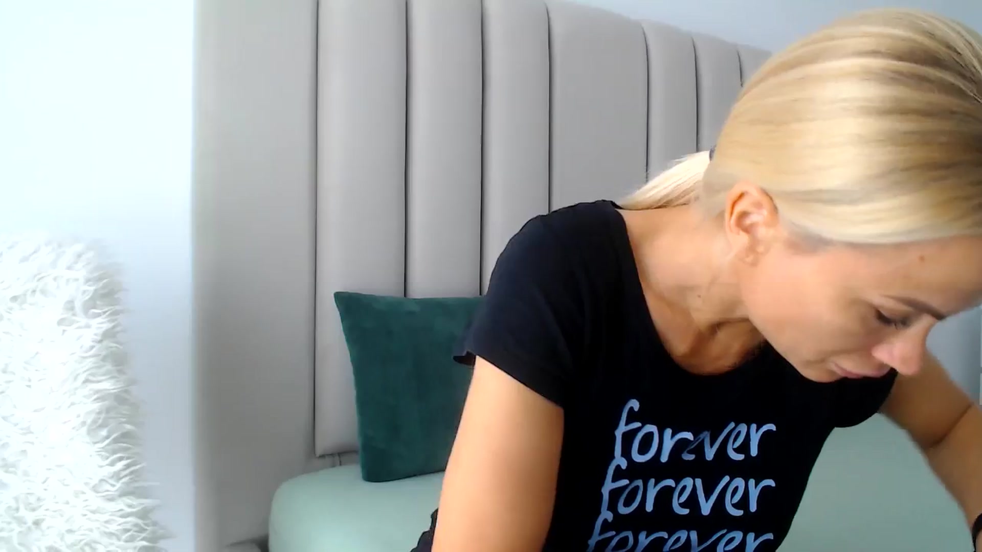 Gallery image thumbnail from Hrystina_'s myfreecams stream on, 11/15/2024, 16:14 image 2 of 20