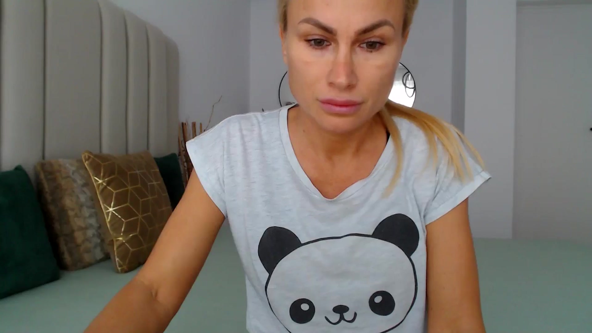 Gallery image thumbnail from Hrystina_'s myfreecams stream on, 11/16/2024, 15:29 image 15 of 20