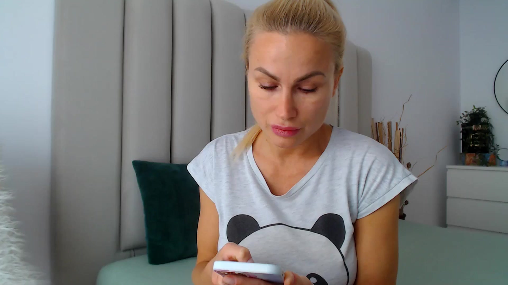 Gallery image thumbnail from Hrystina_'s myfreecams stream on, 11/16/2024, 15:29 image 10 of 20