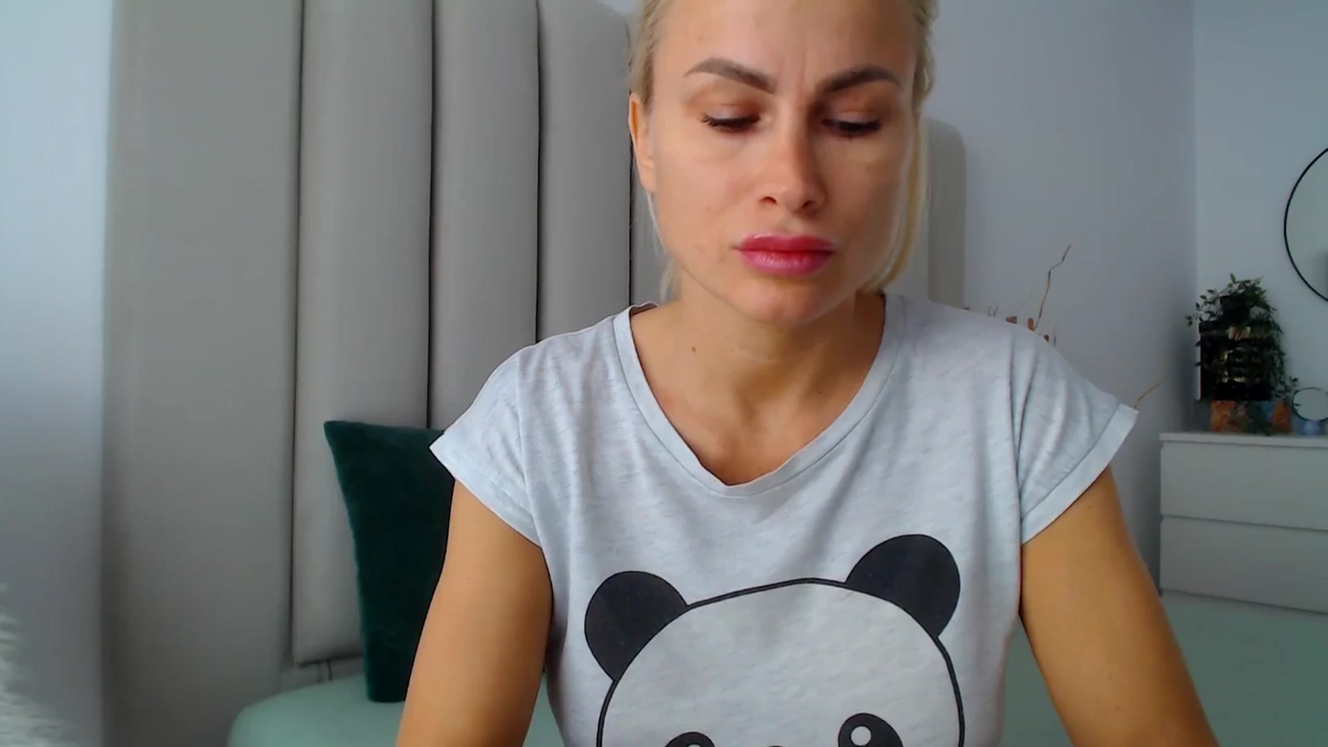 Gallery image thumbnail from Hrystina_'s myfreecams stream on, 11/16/2024, 15:29 image 8 of 20