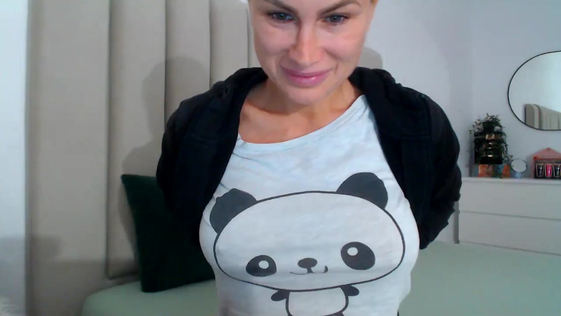 Gallery image thumbnail from Hrystina_'s myfreecams stream on, 11/16/2024, 16:18 image 2 of 20