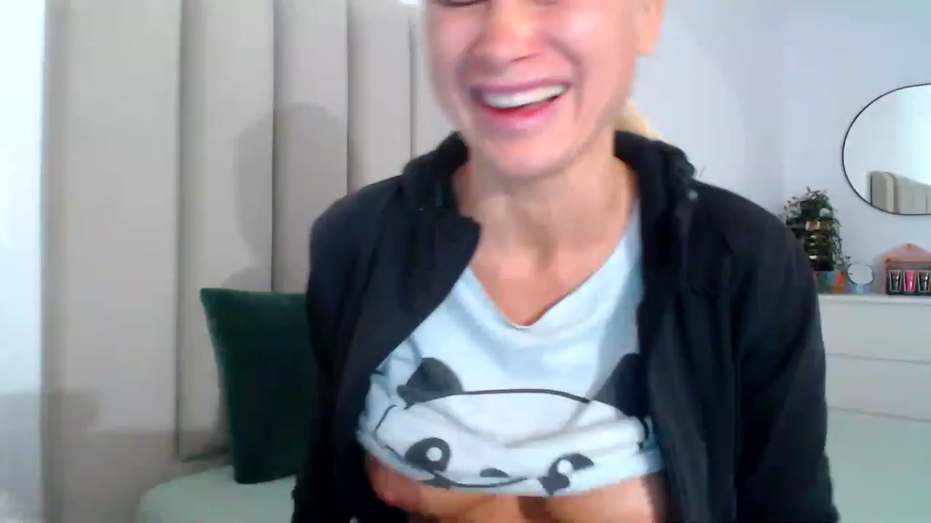 Gallery image thumbnail from Hrystina_'s myfreecams stream on, 11/16/2024, 16:18 image 1 of 20