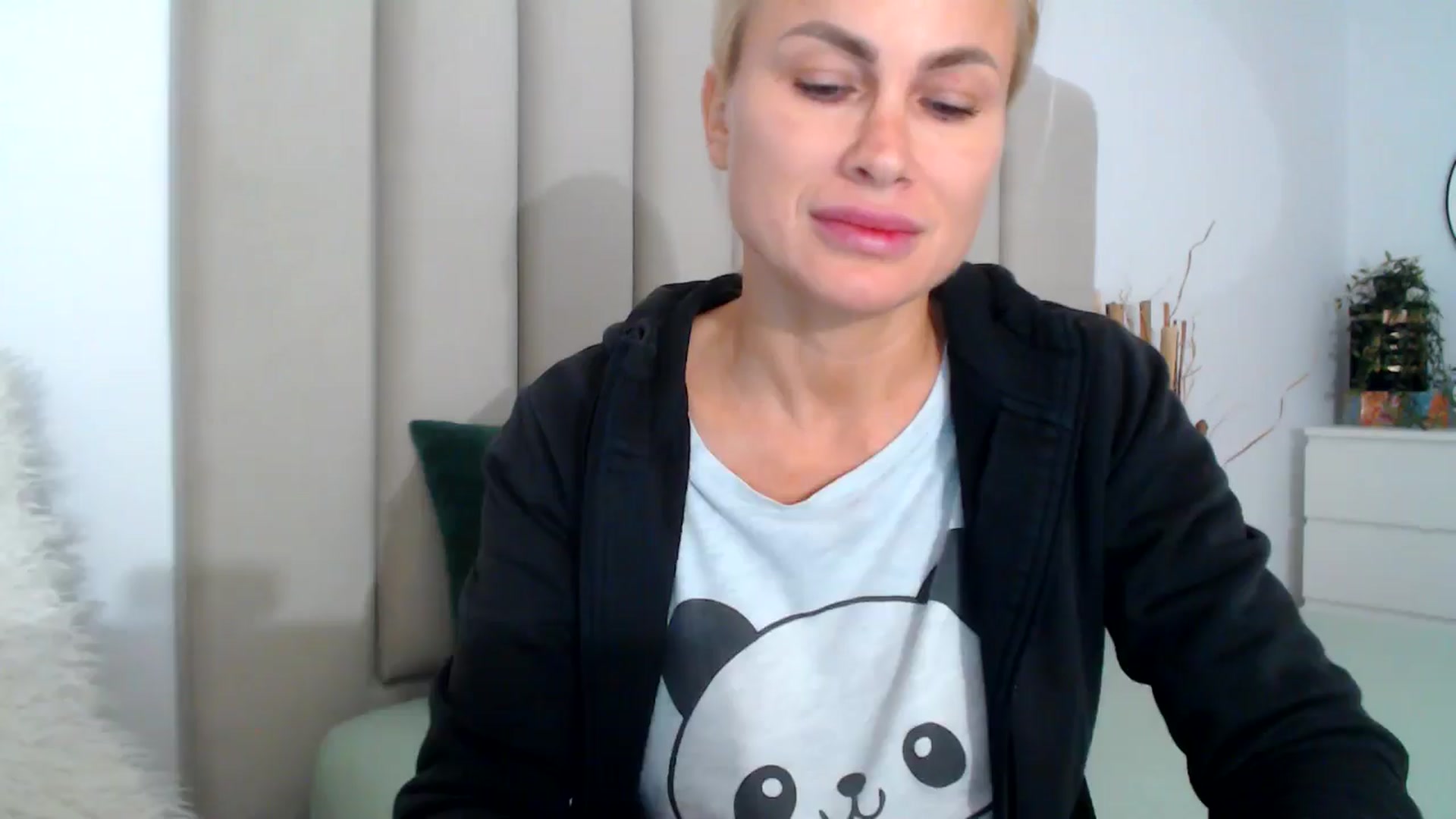 Gallery image thumbnail from Hrystina_'s myfreecams stream on, 11/16/2024, 16:18 image 17 of 20