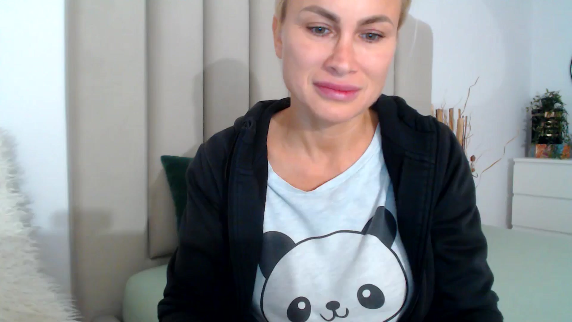 Gallery image thumbnail from Hrystina_'s myfreecams stream on, 11/16/2024, 16:18 image 15 of 20