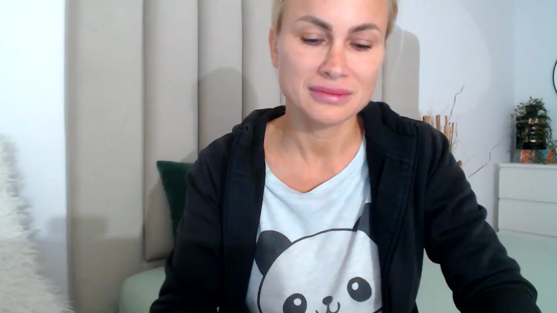Gallery image thumbnail from Hrystina_'s myfreecams stream on, 11/16/2024, 16:18 image 19 of 20