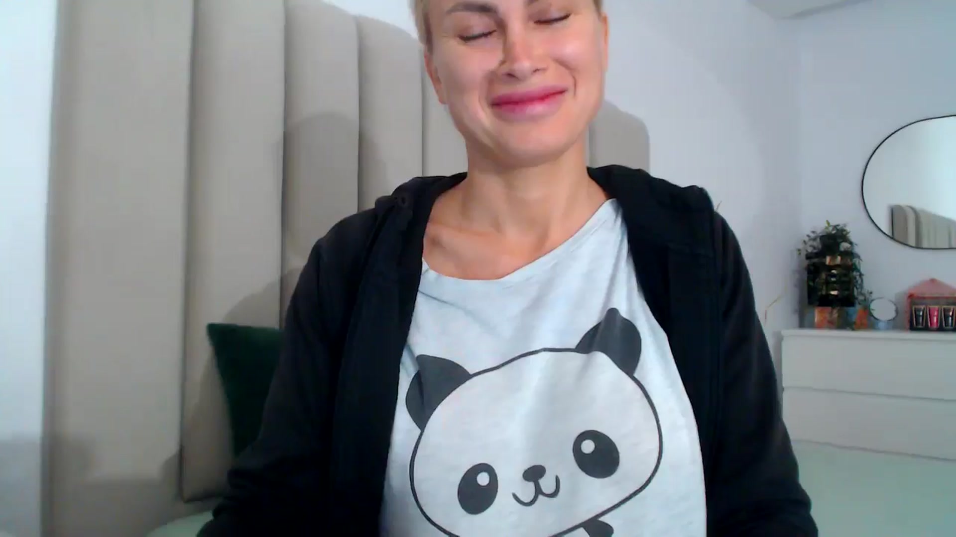 Gallery image thumbnail from Hrystina_'s myfreecams stream on, 11/16/2024, 16:18 image 6 of 20