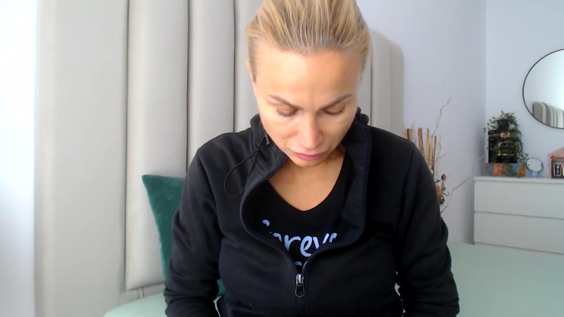 Gallery image thumbnail from Hrystina_'s myfreecams stream on, 11/18/2024, 12:29 image 11 of 20