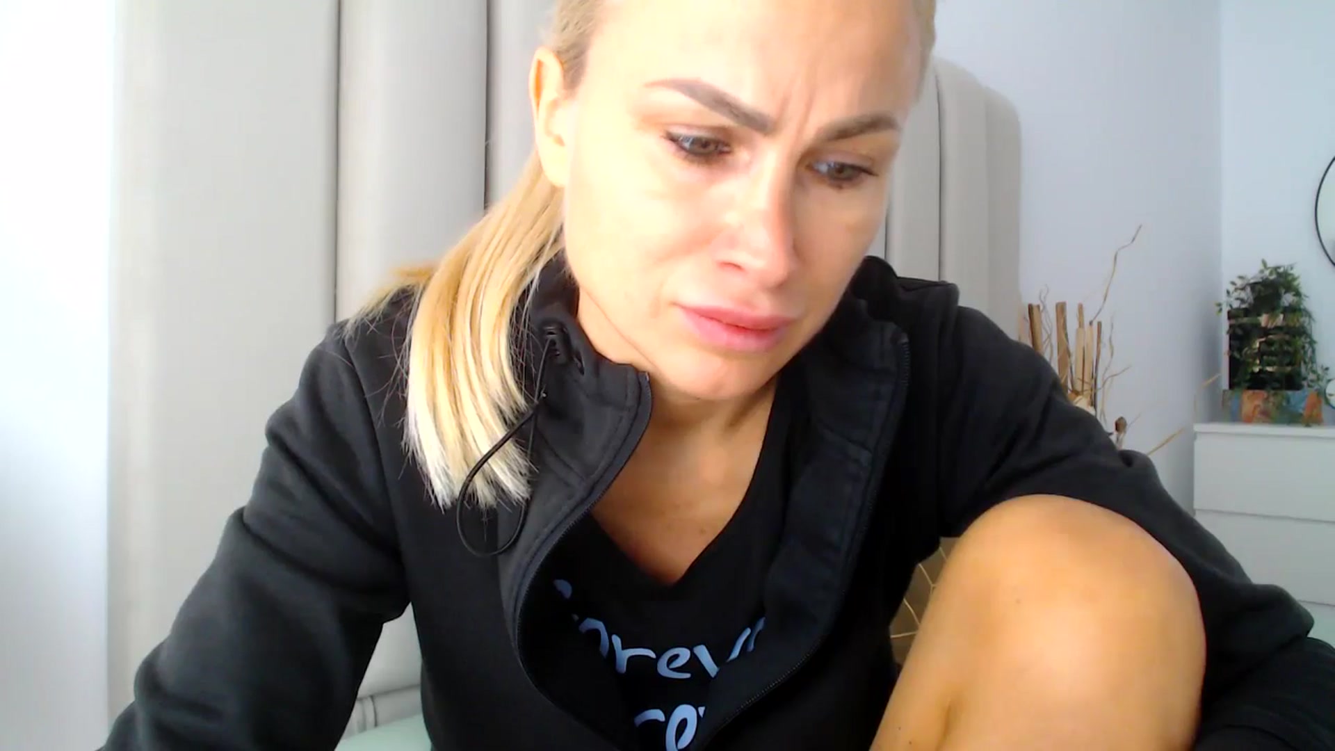Gallery image thumbnail from Hrystina_'s myfreecams stream on, 11/18/2024, 12:29 image 17 of 20