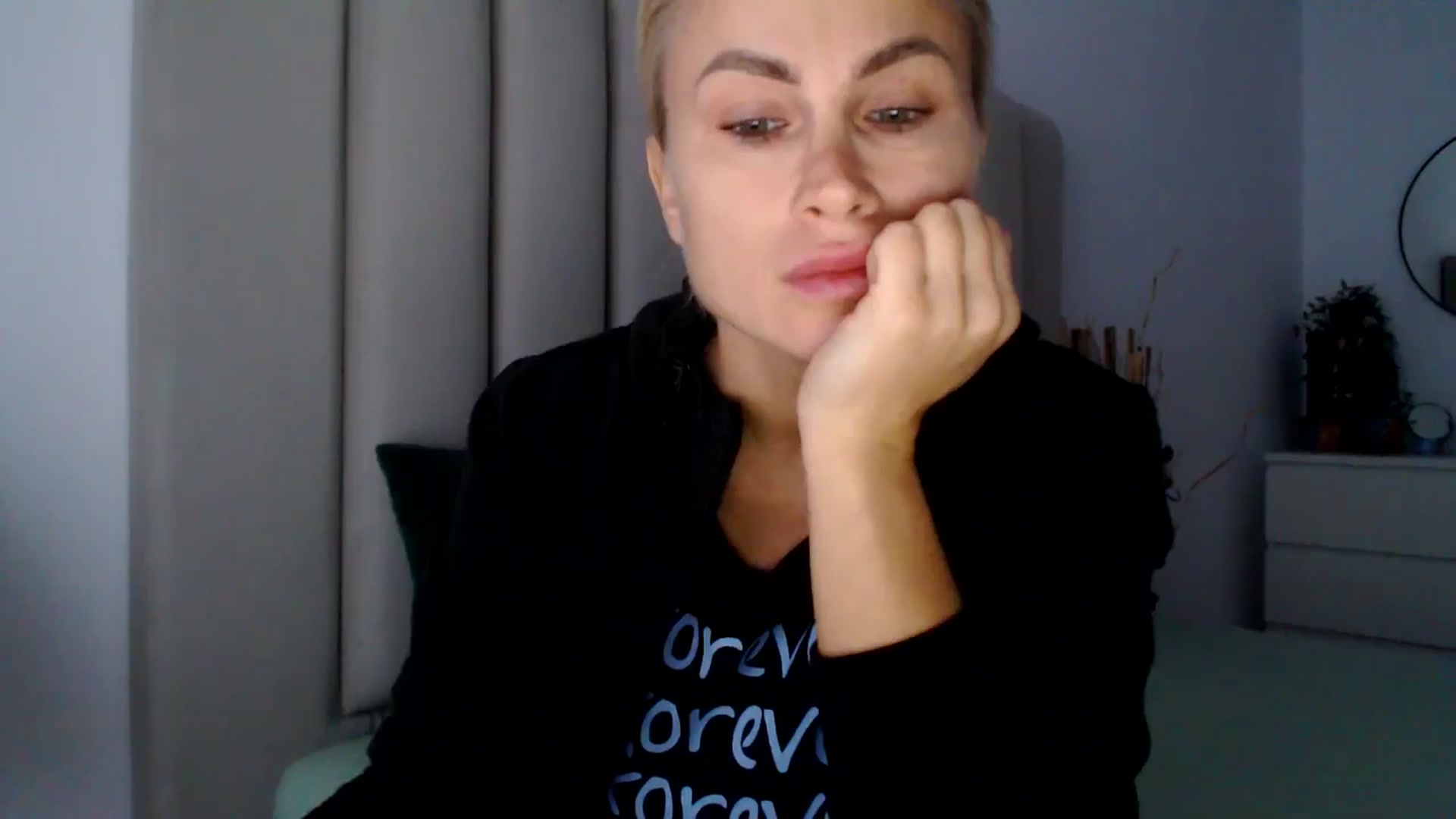 Gallery image thumbnail from Hrystina_'s myfreecams stream on, 11/18/2024, 15:09 image 16 of 20