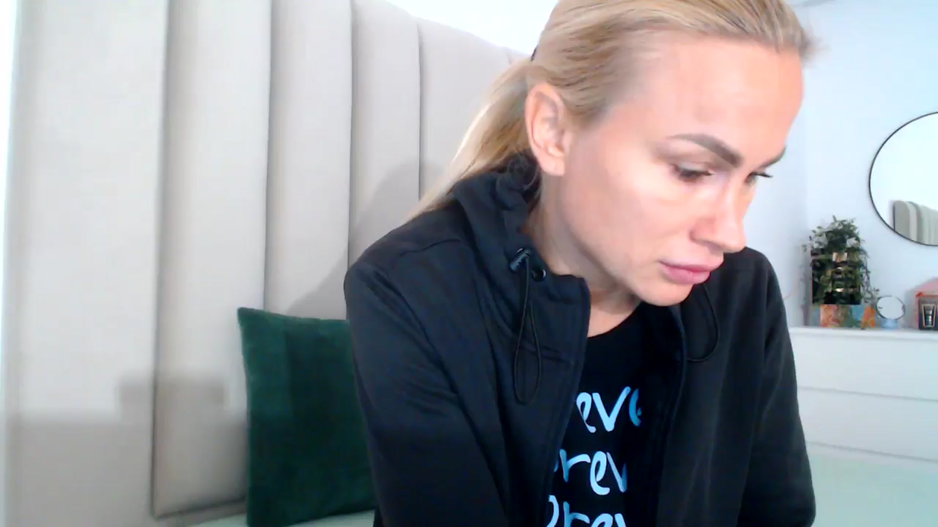 Gallery image thumbnail from Hrystina_'s myfreecams stream on, 11/18/2024, 16:05 image 7 of 20