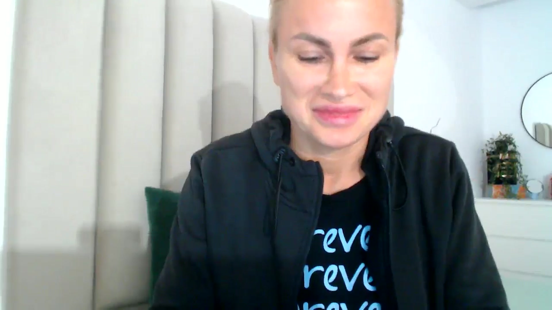 Gallery image thumbnail from Hrystina_'s myfreecams stream on, 11/18/2024, 16:05 image 6 of 20