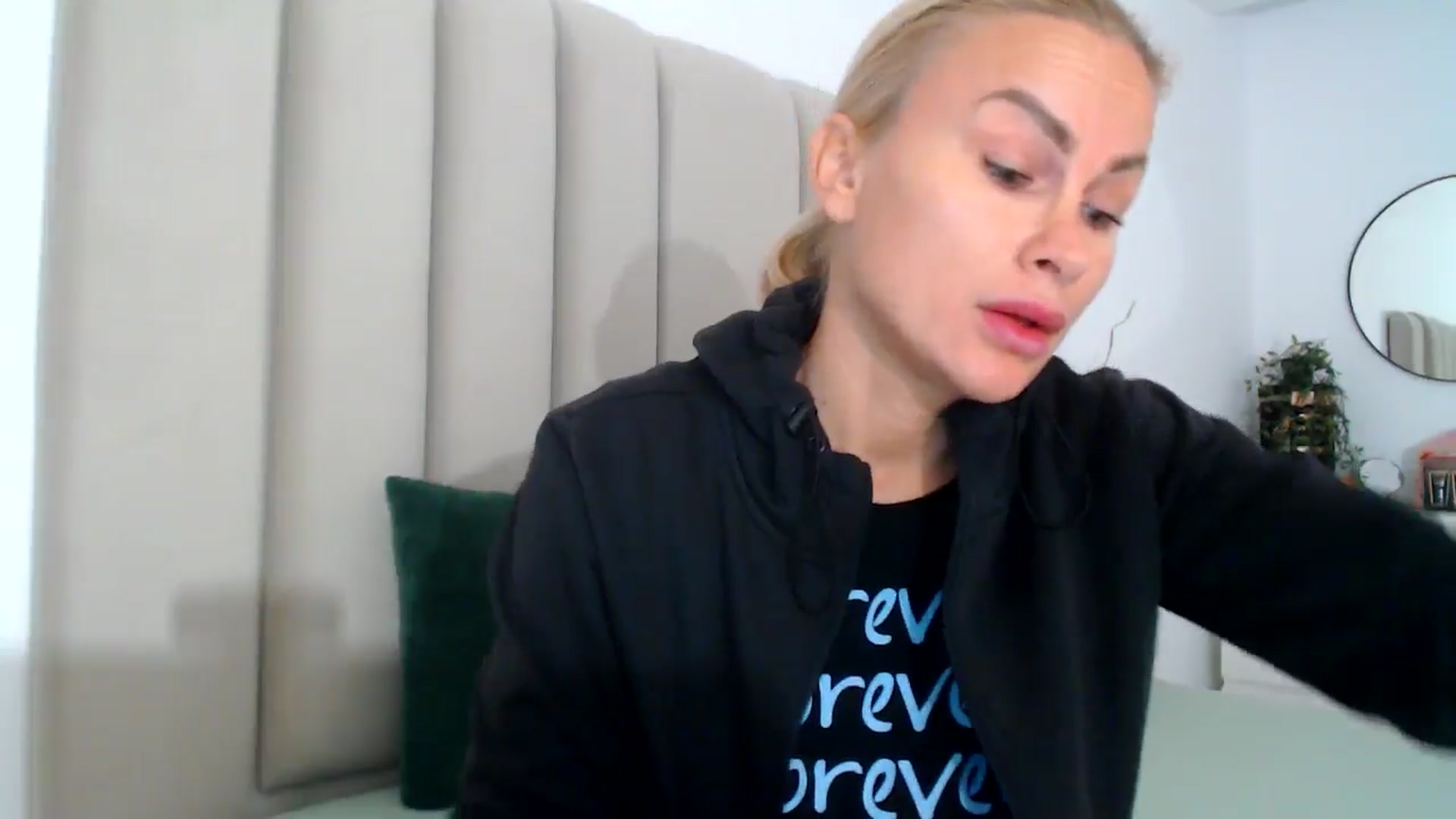 Gallery image thumbnail from Hrystina_'s myfreecams stream on, 11/18/2024, 16:05 image 14 of 20