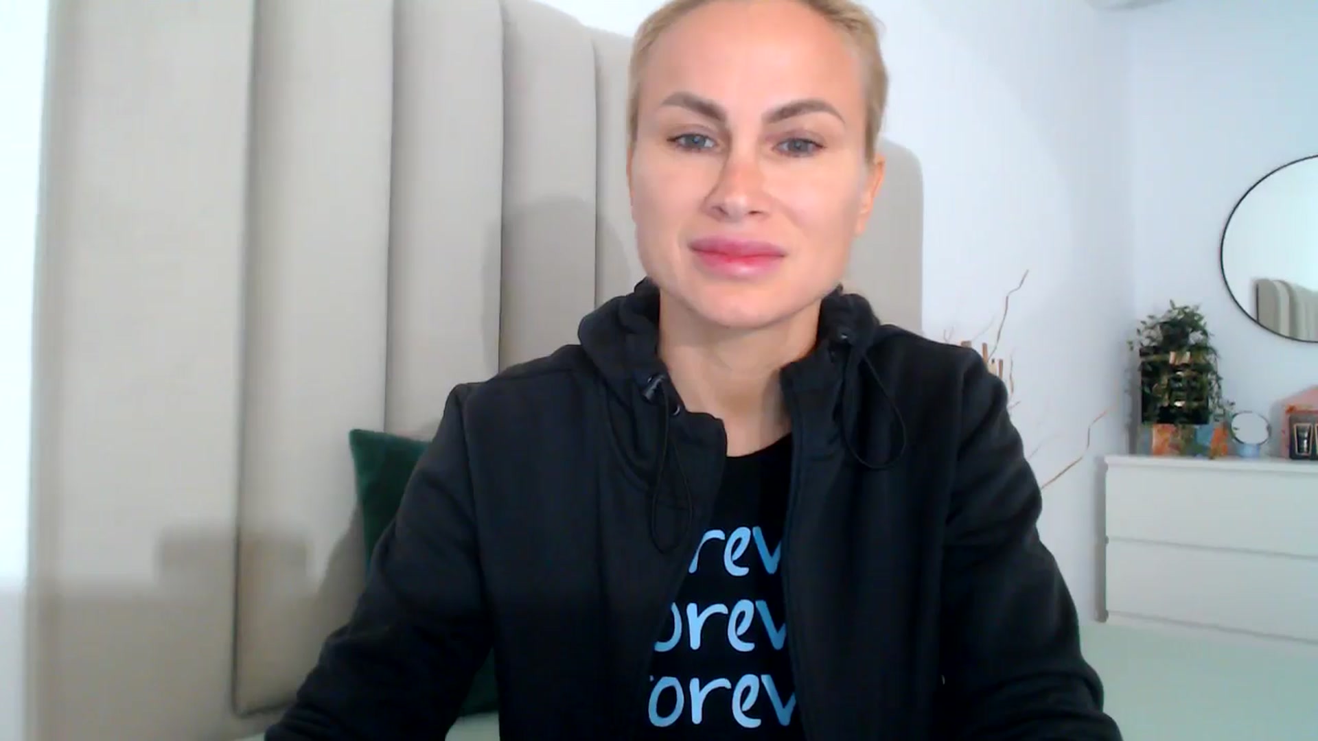 Gallery image thumbnail from Hrystina_'s myfreecams stream on, 11/18/2024, 16:05 image 16 of 20