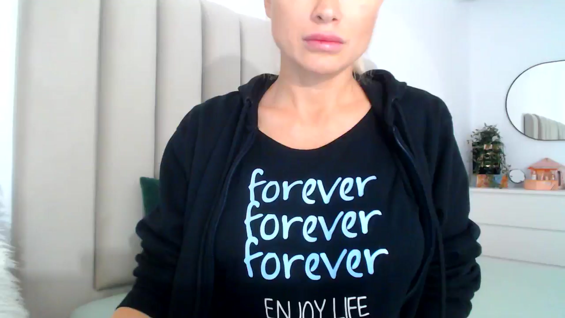 Gallery image thumbnail from Hrystina_'s myfreecams stream on, 11/19/2024, 17:45 image 15 of 20