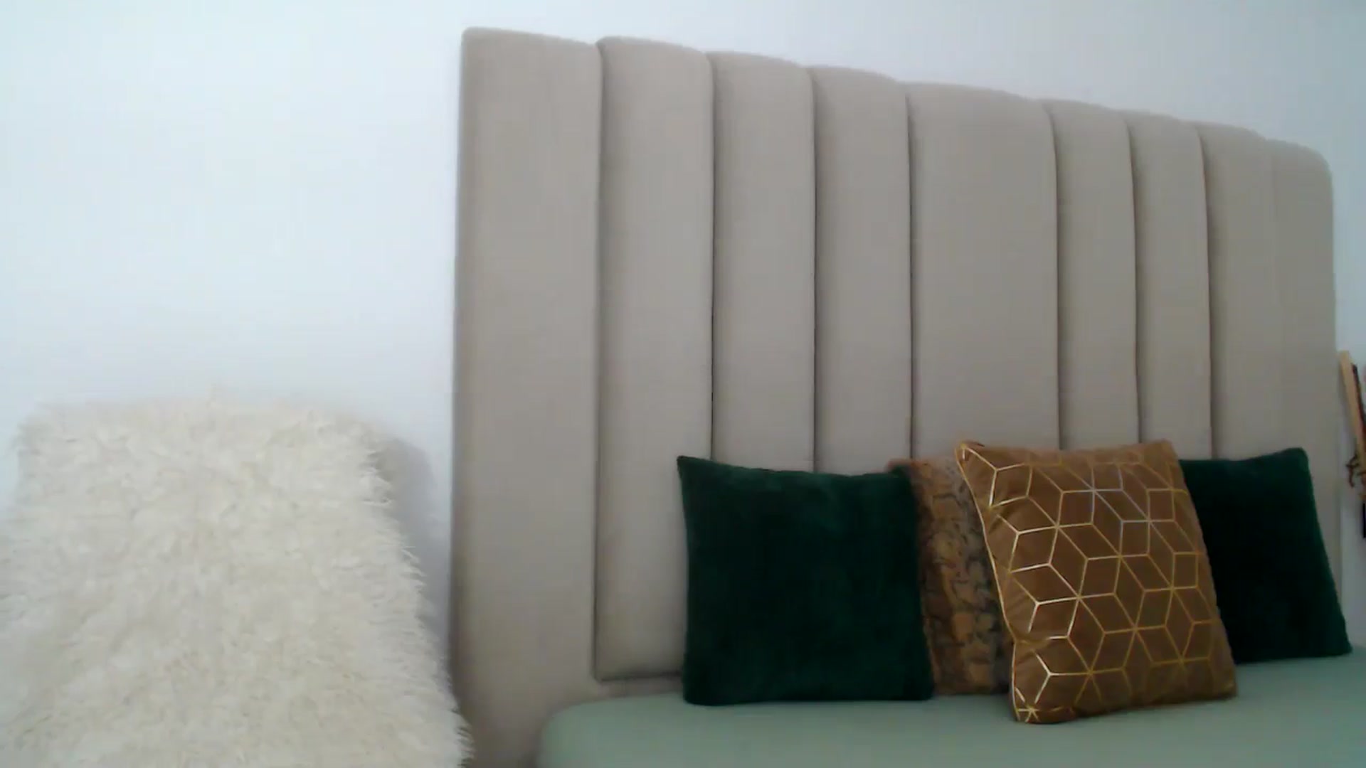 Gallery image thumbnail from Hrystina_'s myfreecams stream on, 11/19/2024, 17:45 image 14 of 20