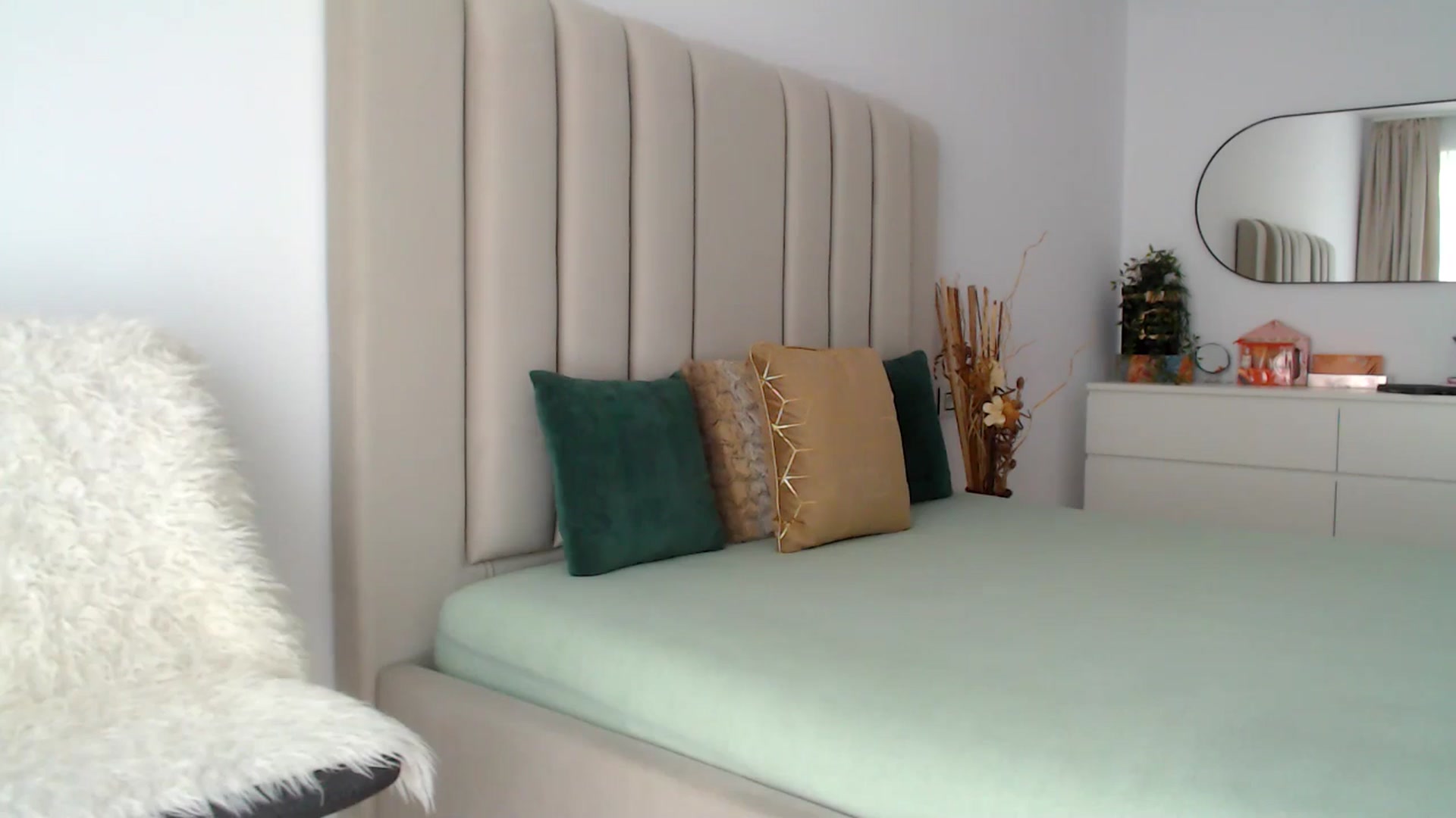 Gallery image thumbnail from Hrystina_'s myfreecams stream on, 11/20/2024, 15:37 image 2 of 20