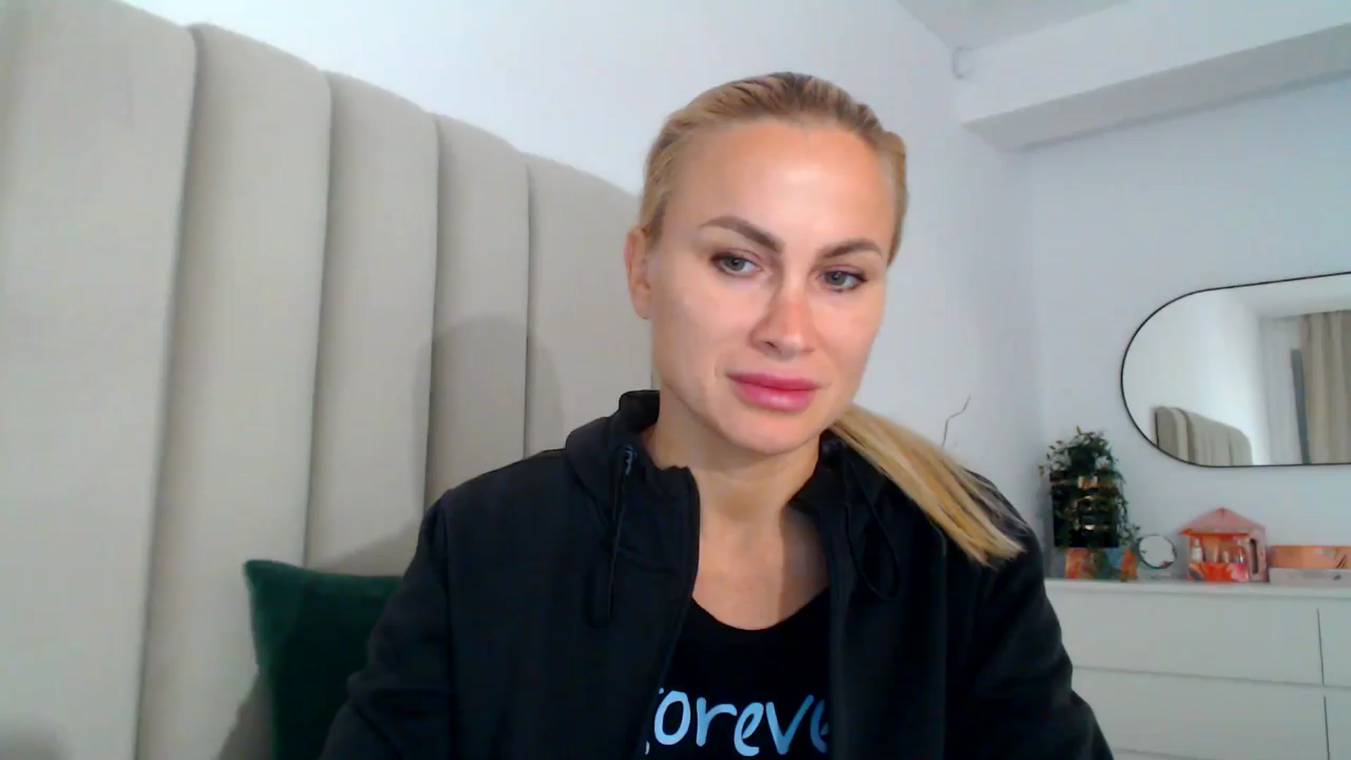 Gallery image thumbnail from Hrystina_'s myfreecams stream on, 11/20/2024, 15:37 image 19 of 20
