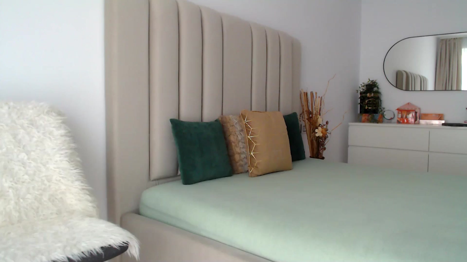 Gallery image thumbnail from Hrystina_'s myfreecams stream on, 11/20/2024, 15:37 image 3 of 20
